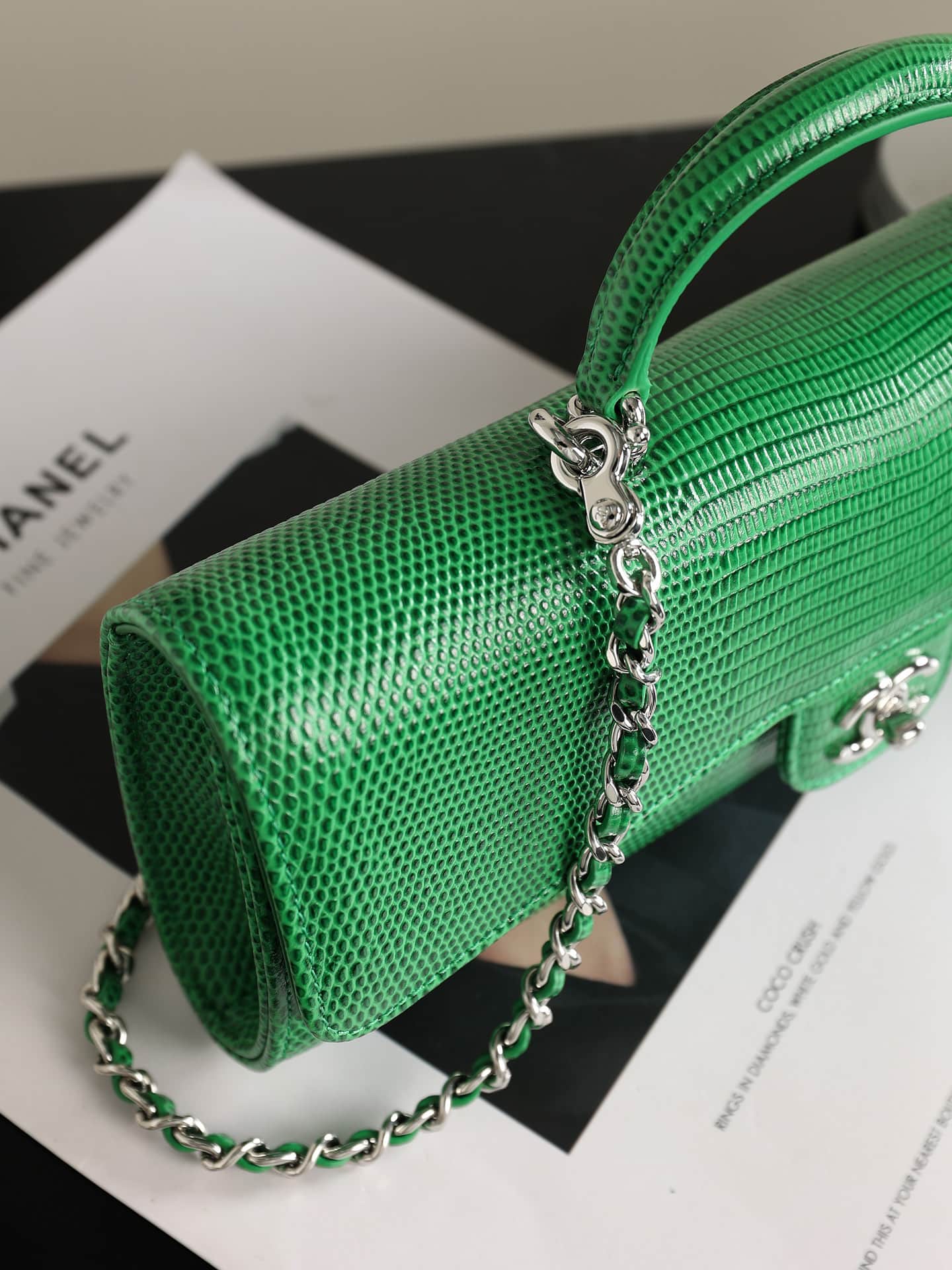 Chanel Clutch with chain Lizard Embossed Calfskin & Silver-Tone Metal Green AP5280 A