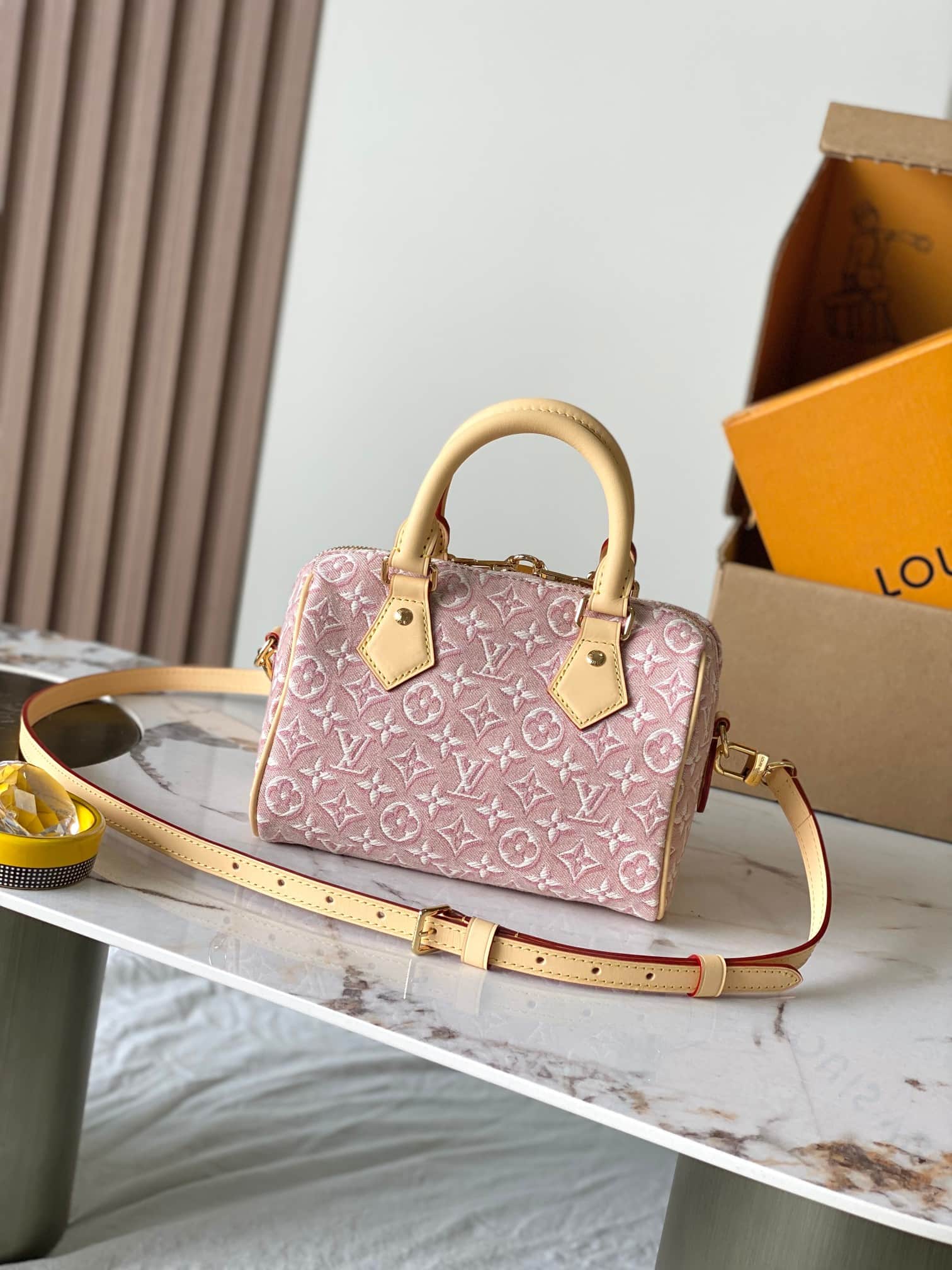 Louis Vuitton Speedy Bandoulière 20 Monogram Emblème Rose Ruban M2A039 TOP