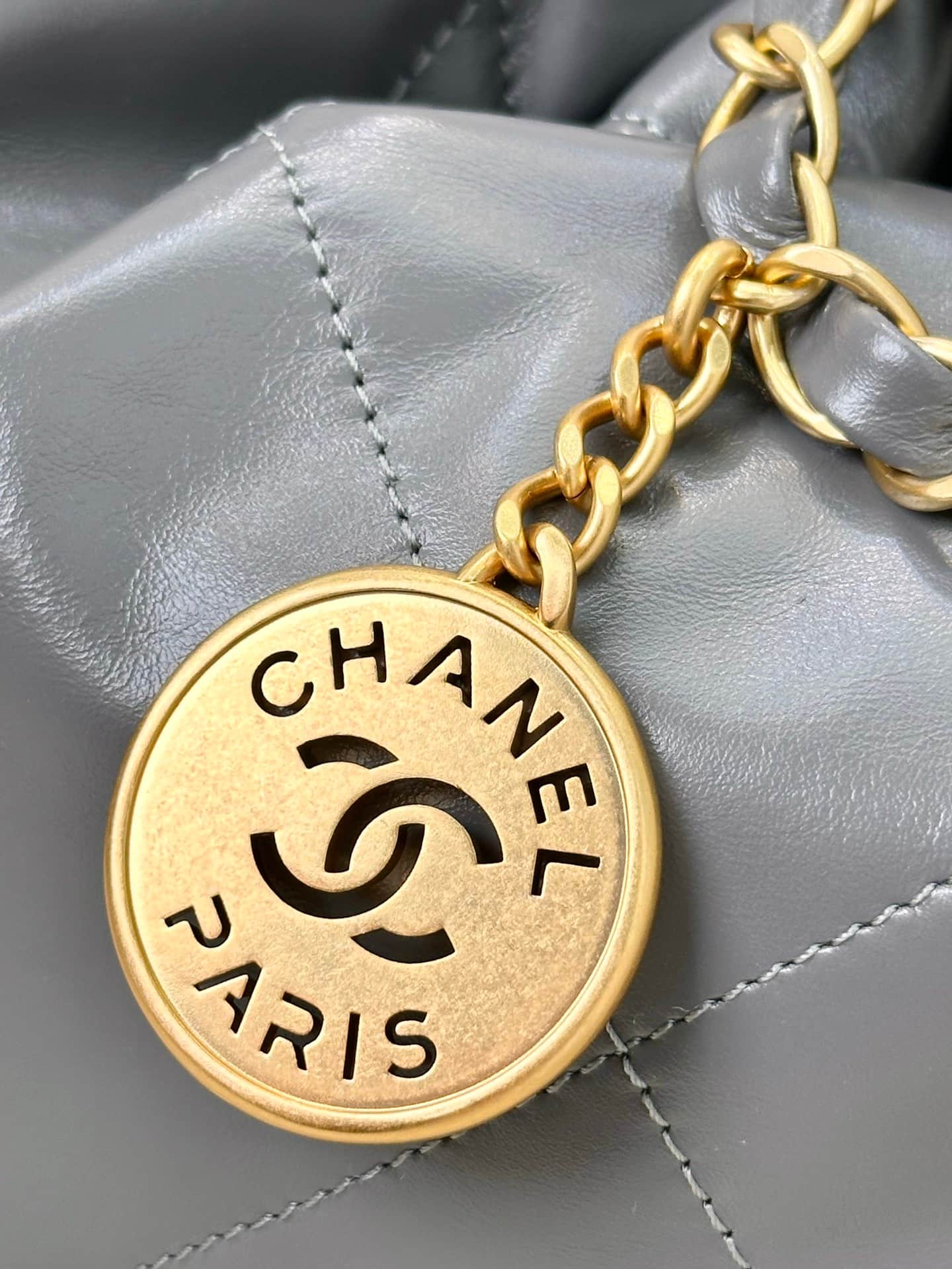 Chanel 22 Small handbag Shiny calfskin & Gold-tone metal AS3260 Grey TOP