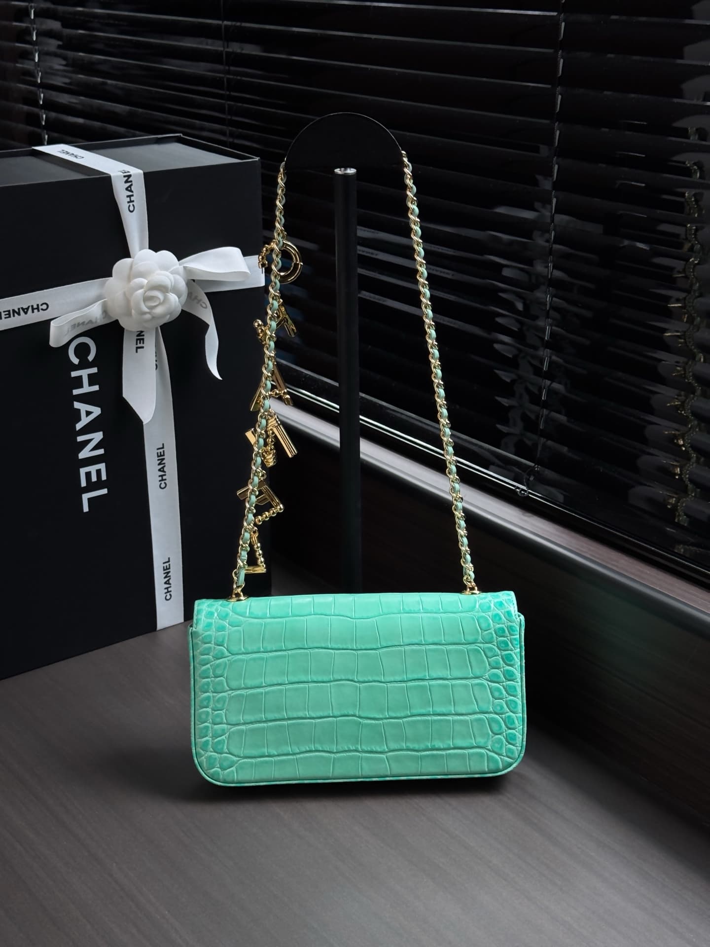 Chanel Flap Bag crocodile-embossed calfskin& Gold-Tone Metal Green AS6340 A