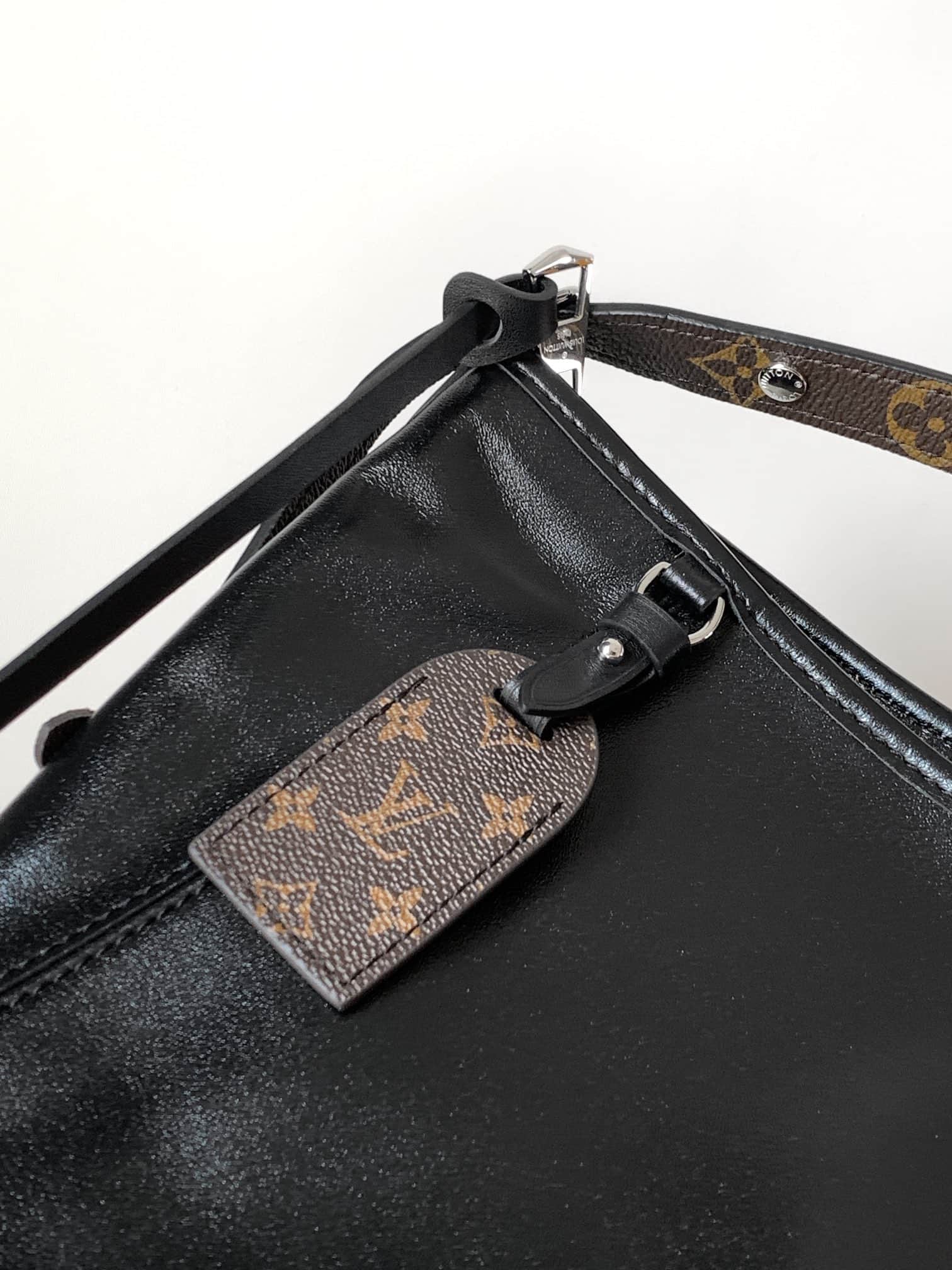Louis Vuitton CarryAll East West LV Vibe Black M28160 High