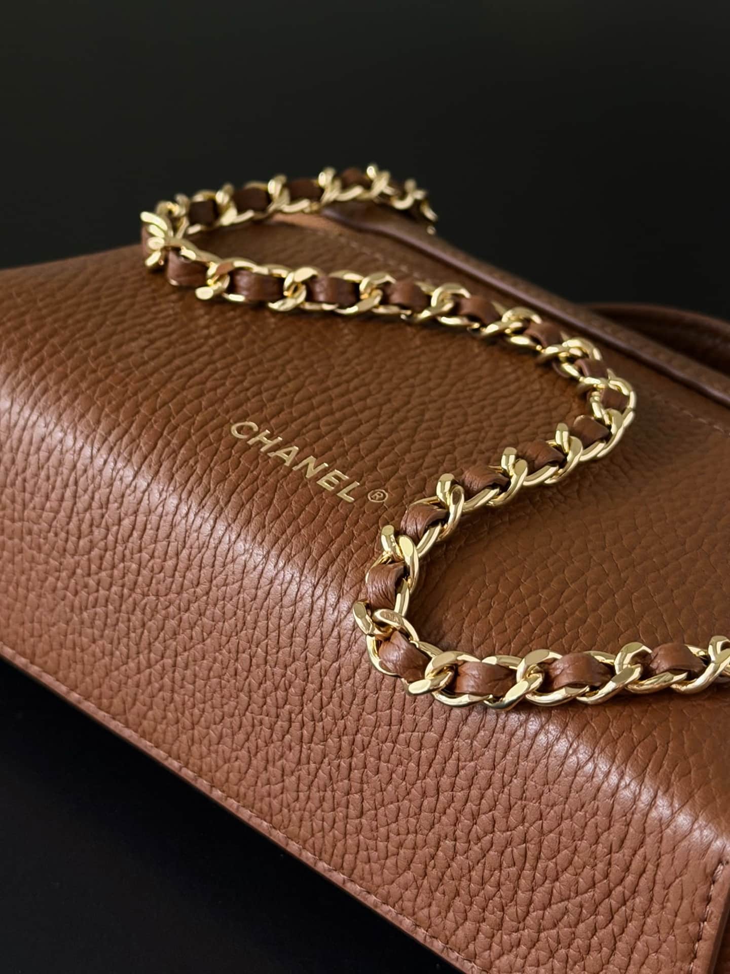 Chanel Small Vanity with chain Grained Calfskin & Gold-Tone Metal Caramel AS5346 A