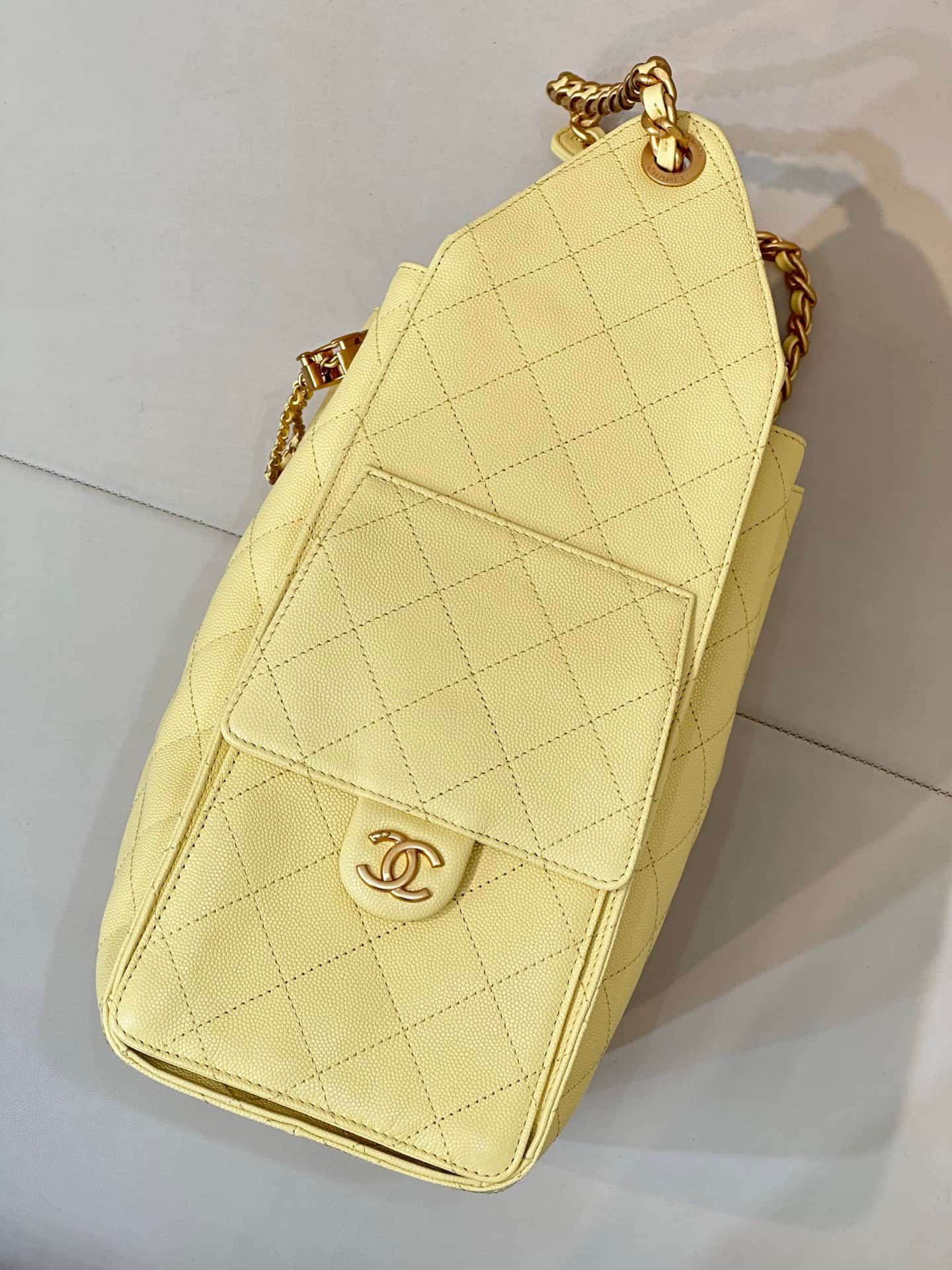 Chanel 25 Medium Hobo handbag AS5311 Grained Calfskin & Gold-tone Metal Yellow TOP
