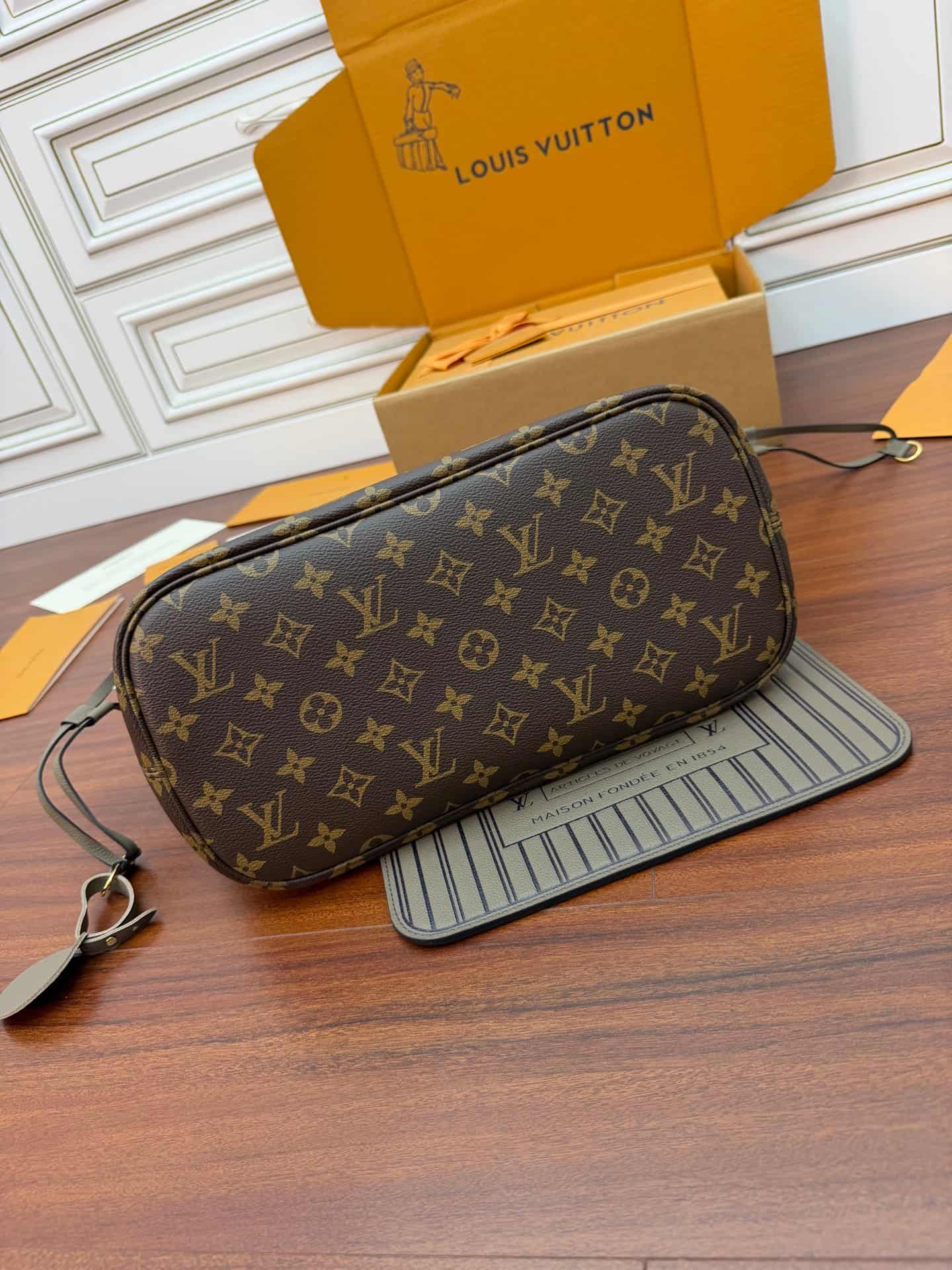 Louis Vuitton Neverfull Inside Out MM Monogram/Smoke Coated canvas M25664 TOP