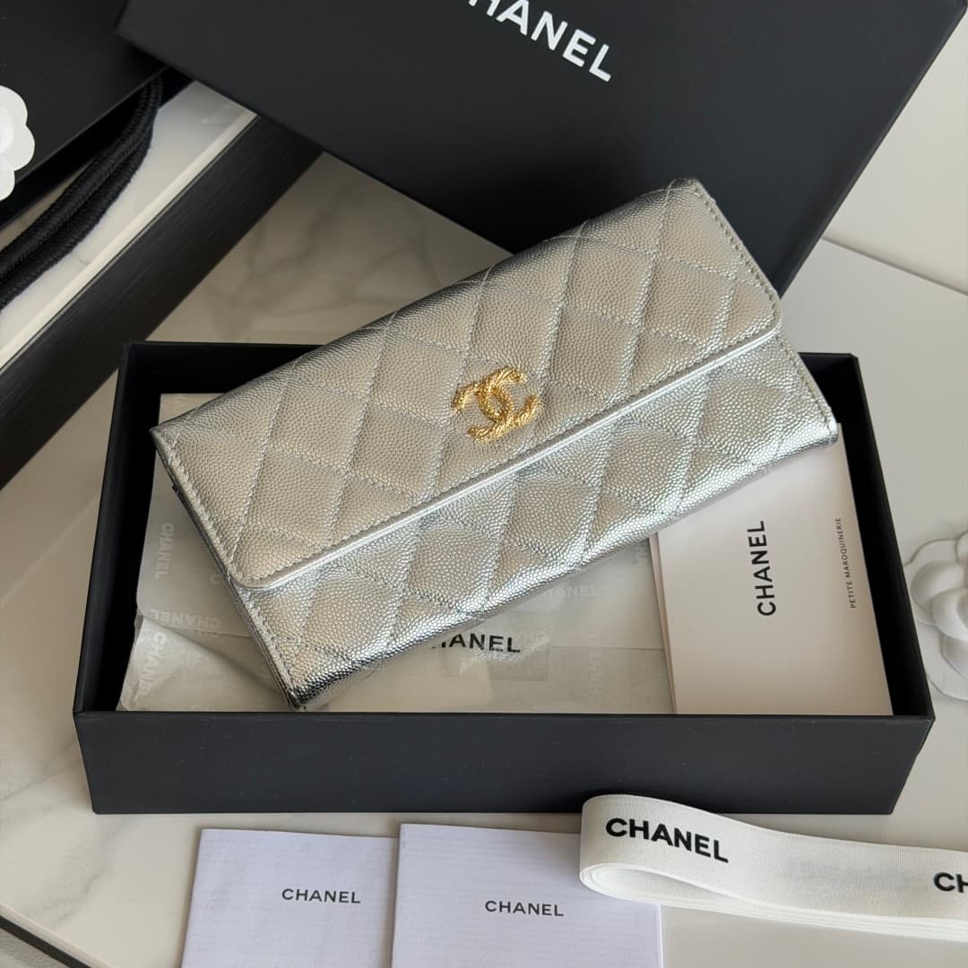 Chanel Wallet Shiny Grained Calfskin Strass & Gold-Tone Metal Silver AP5076 High