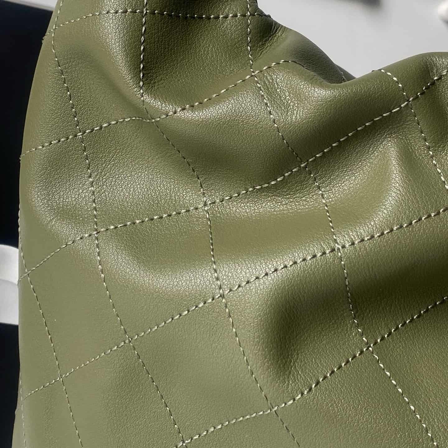 Chanel Hobo Handbag Calfskin & Gold-Tone Metal AS5967 Drak Green A