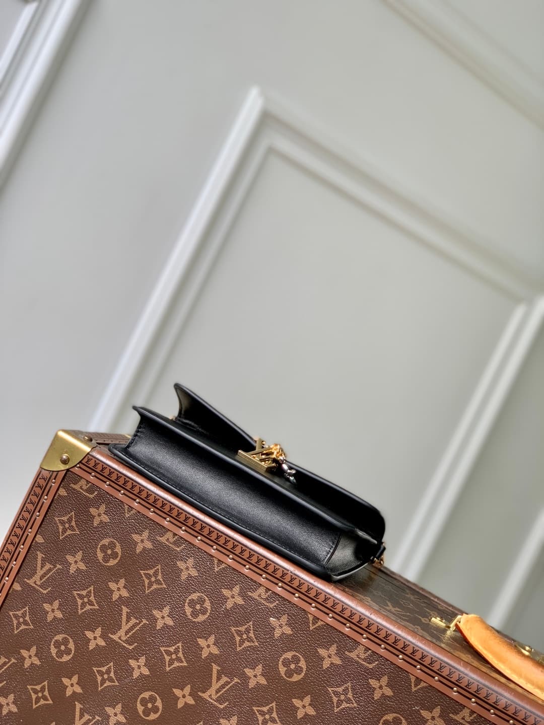 Louis Vuitton Wallet On Chain LV Bloom Black Calfskin leather M14564 High