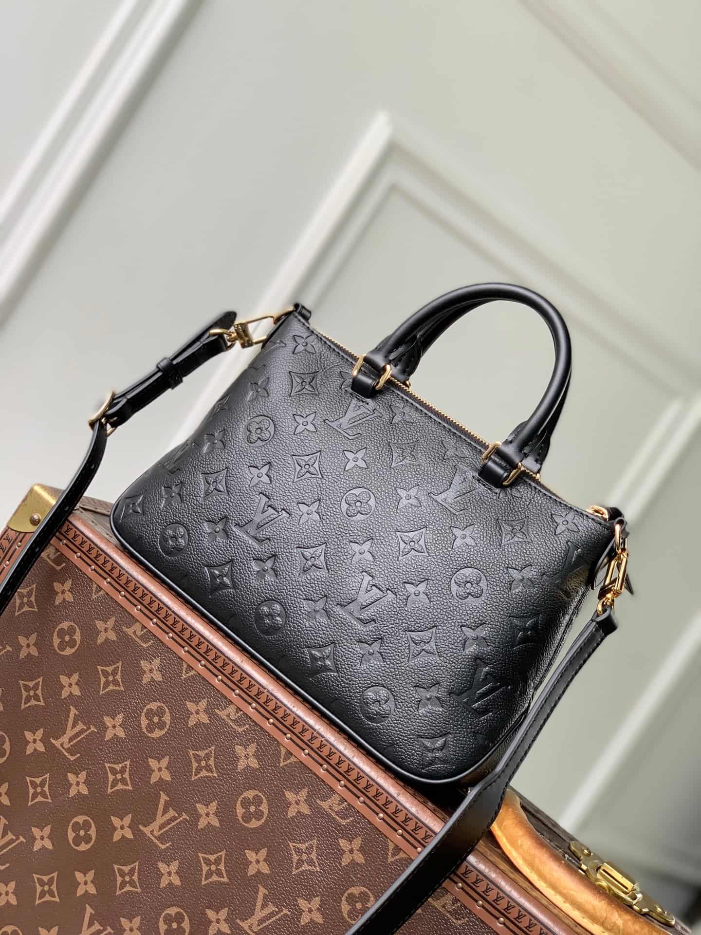 Louis Vuitton Skyline PM Black Cowhide leather M28511 High