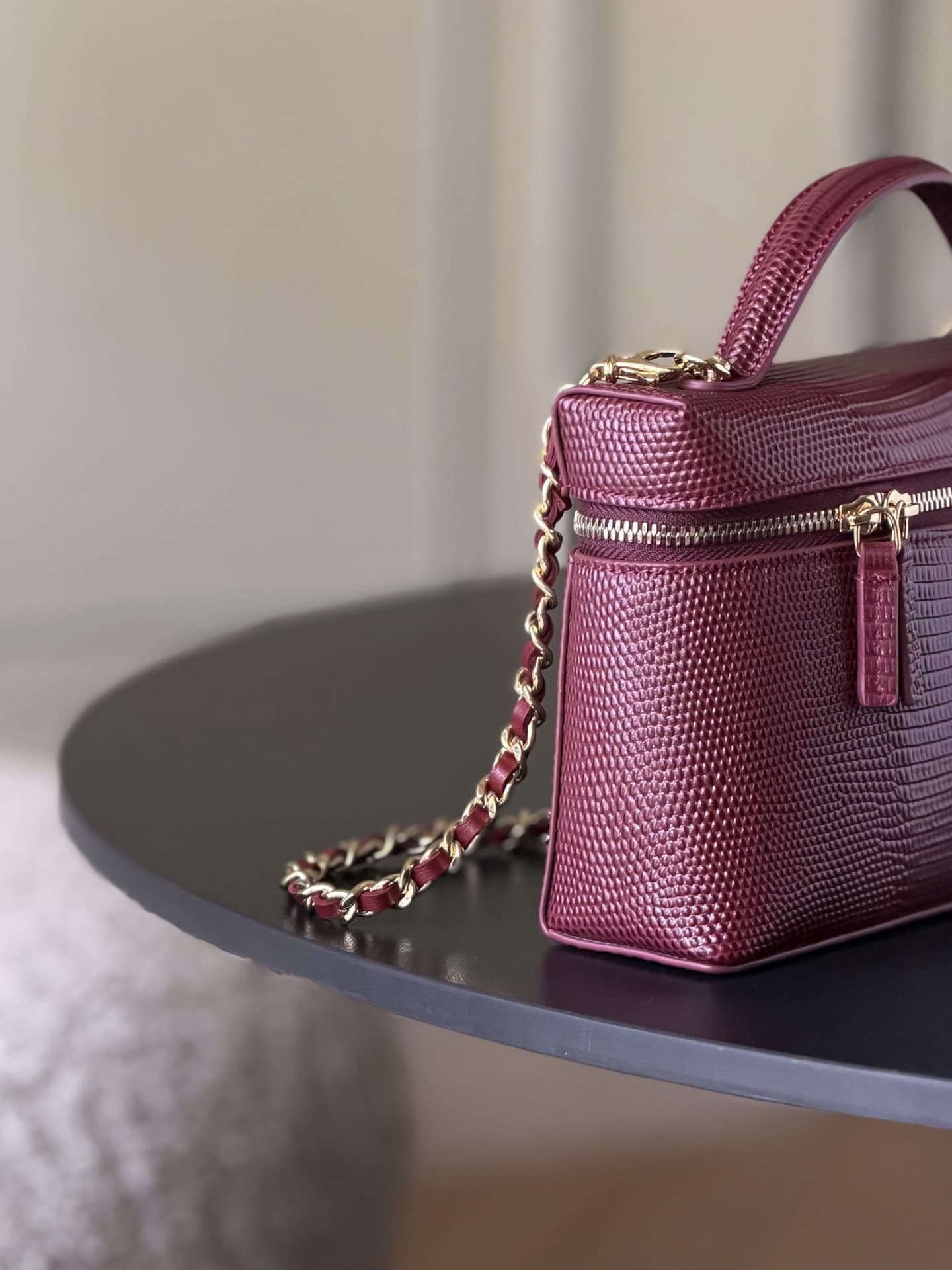 Chanel Small Vanity with chain Lizard Embossed Calfskin & Gold-Tone Metal Burgundy AS5346 A