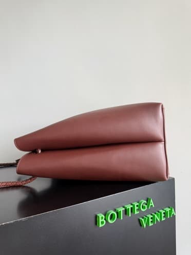 BV Andiamo Large tote bag in Claret calfskin leather TOP