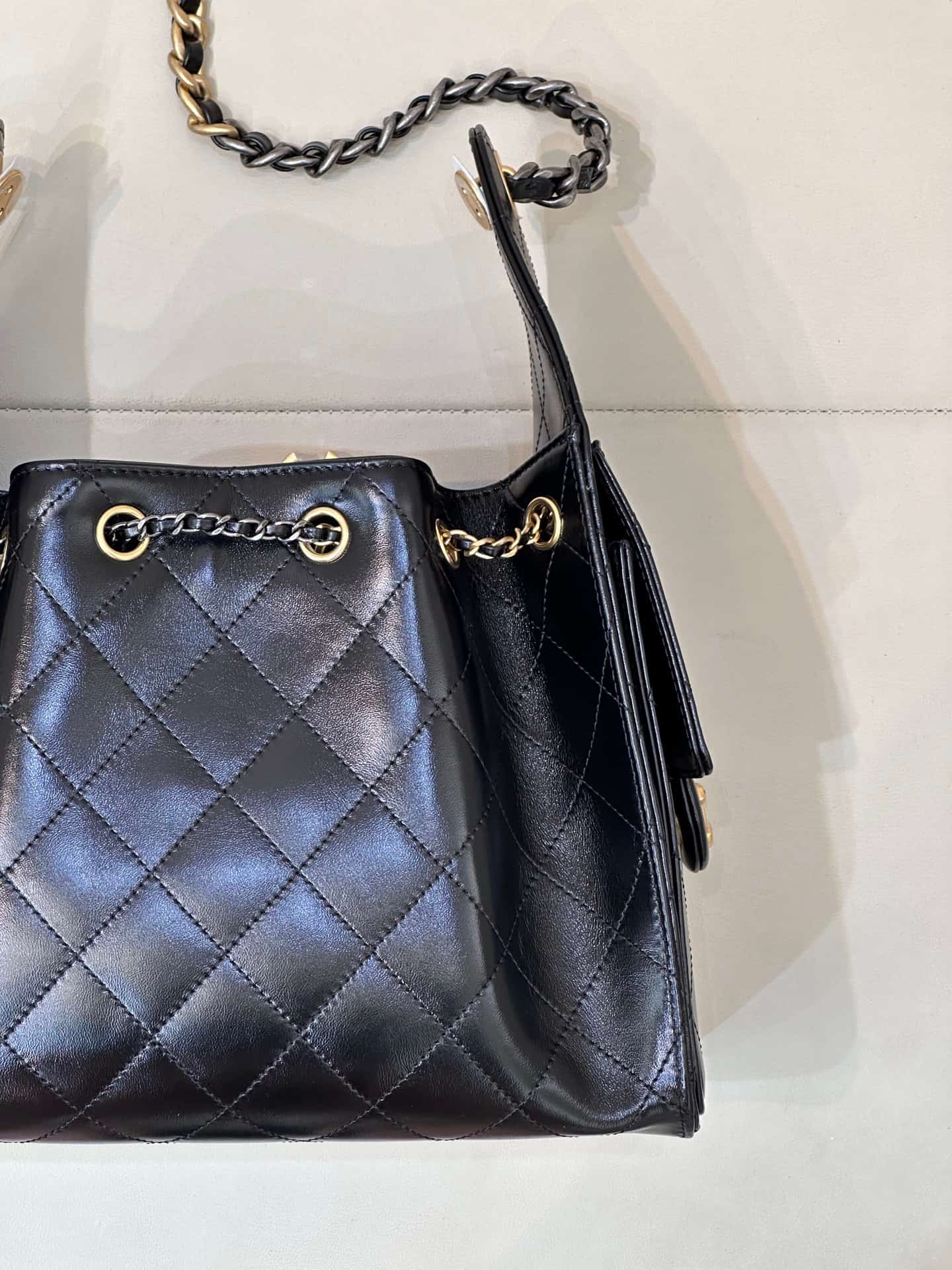 Chanel 25 Small Hobo handbag AS5293 Shiny Crumpled Calfskin  Gold-Tone & Ruthenium-Finish Metal Black TOP