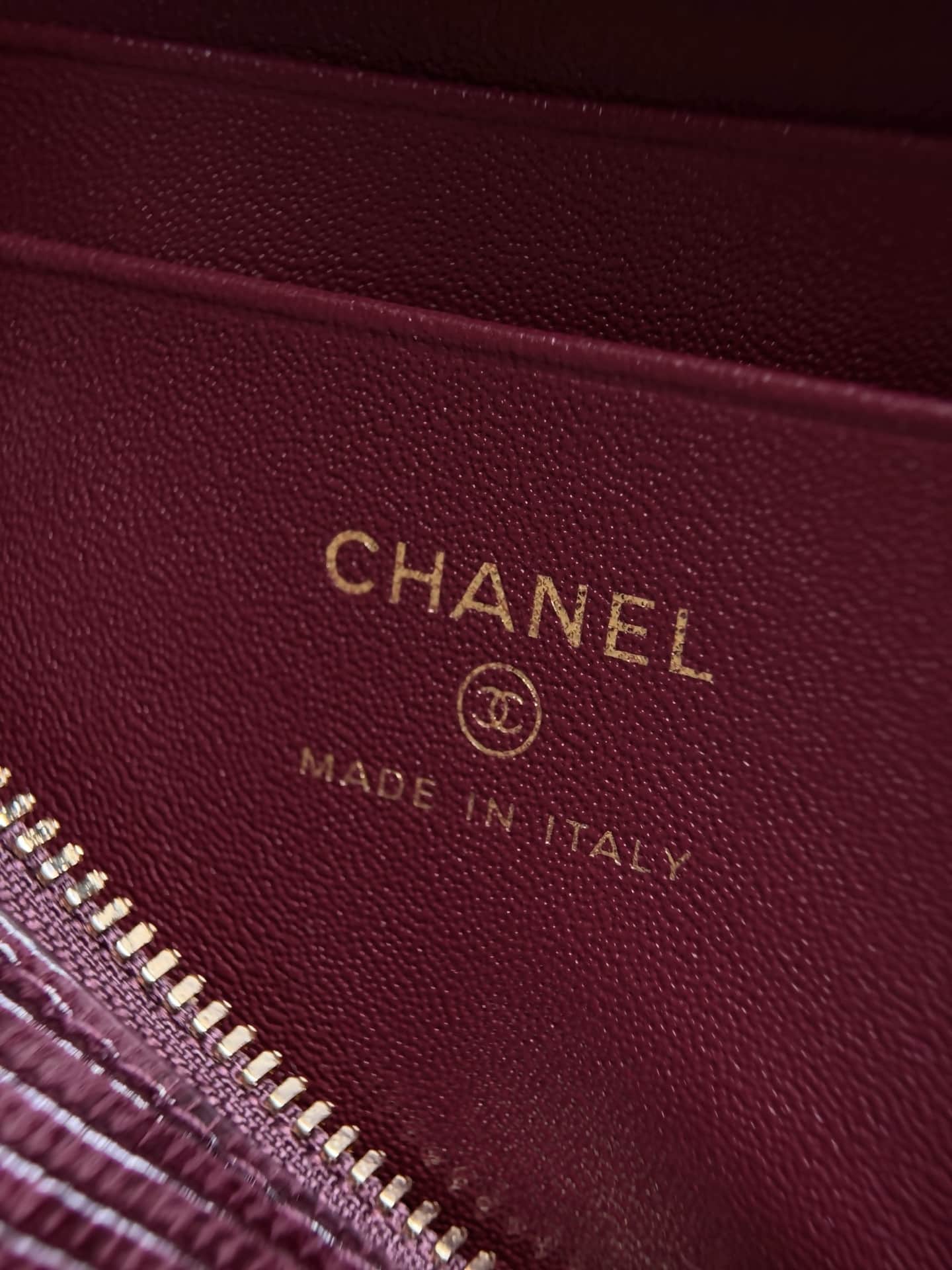 Chanel Small Vanity with chain Lizard Embossed Calfskin & Gold-Tone Metal Burgundy AS5195 A