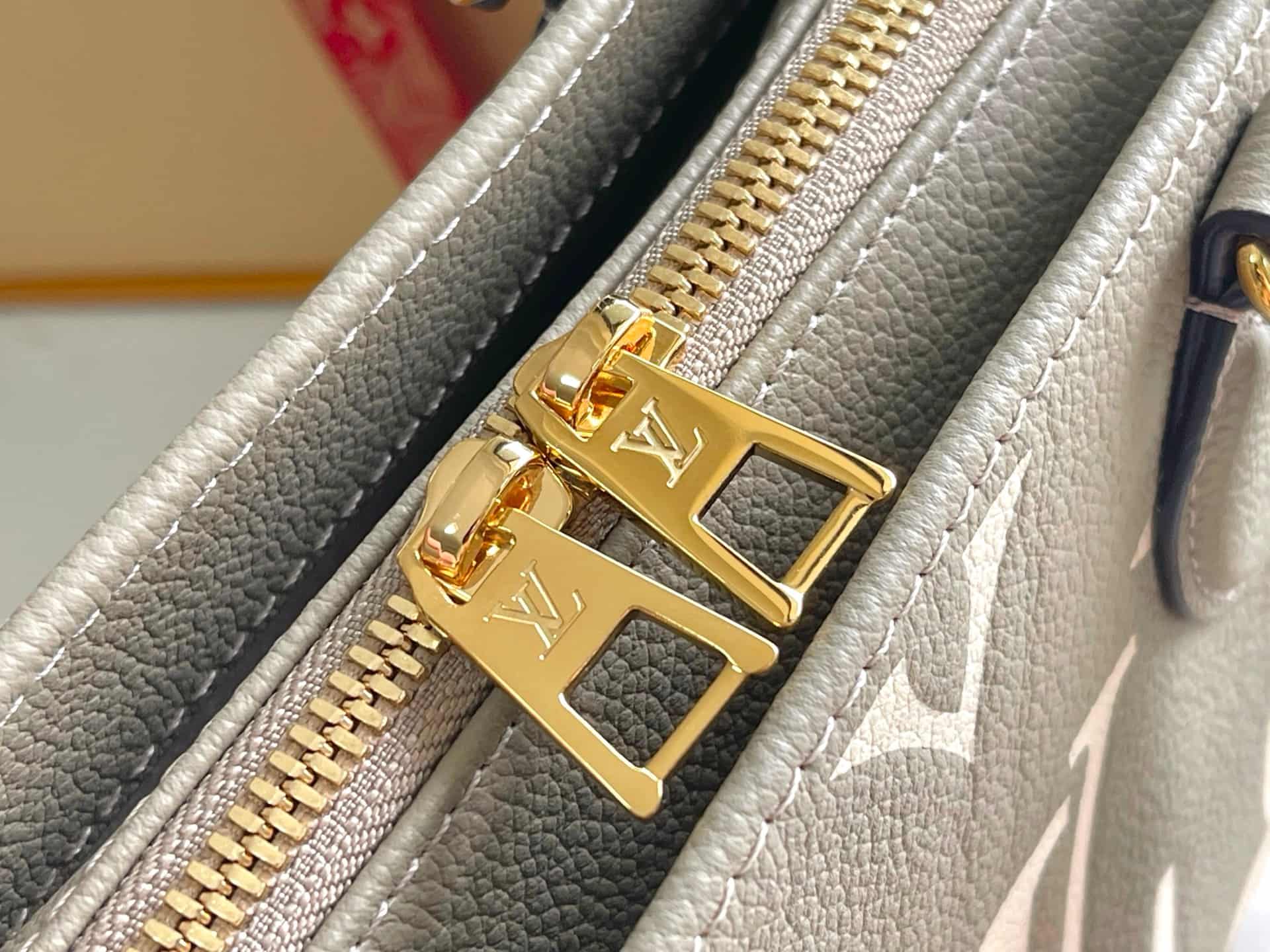 Louis Vuitton ONTHEGO East West Monogram Empreinte M23641 TOP