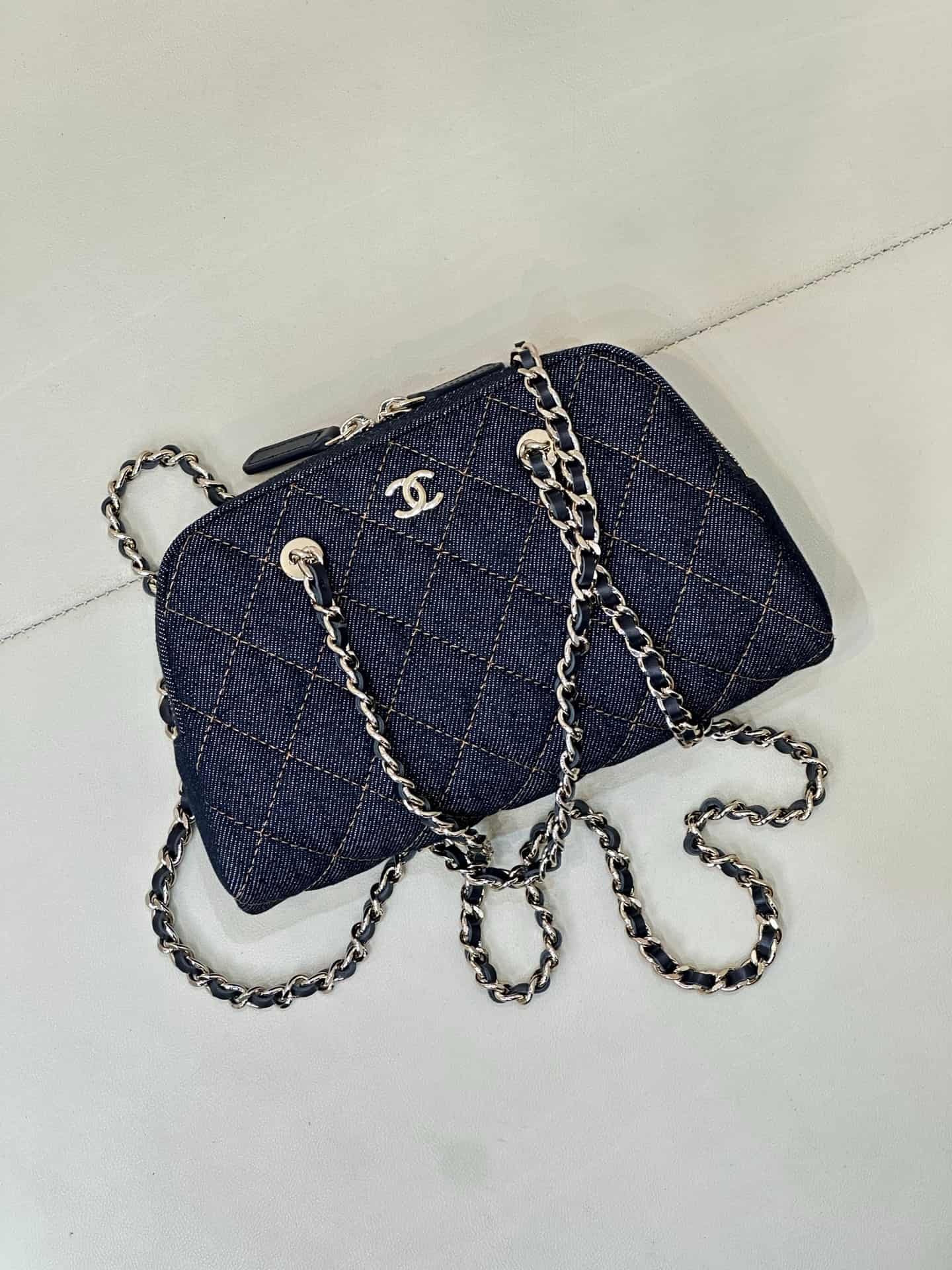Chanel Clutch with chain Denim & Gold-Tone Metal Dark Blue AP5092 TOP