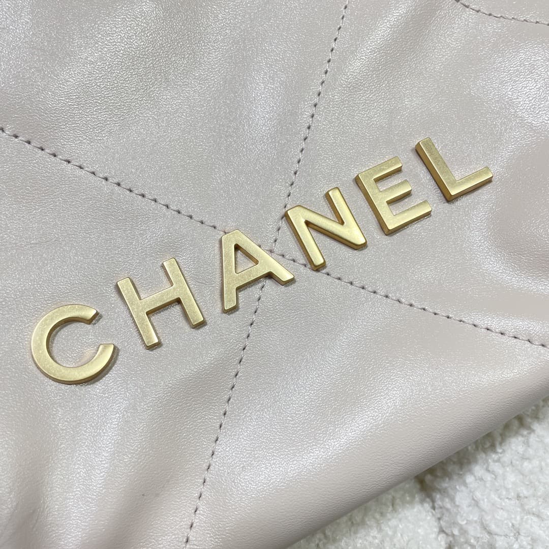 Chanel 22 MINI HANDBAG Shiny Calfskin Cream & Gold-Tone Metal AS3980 High