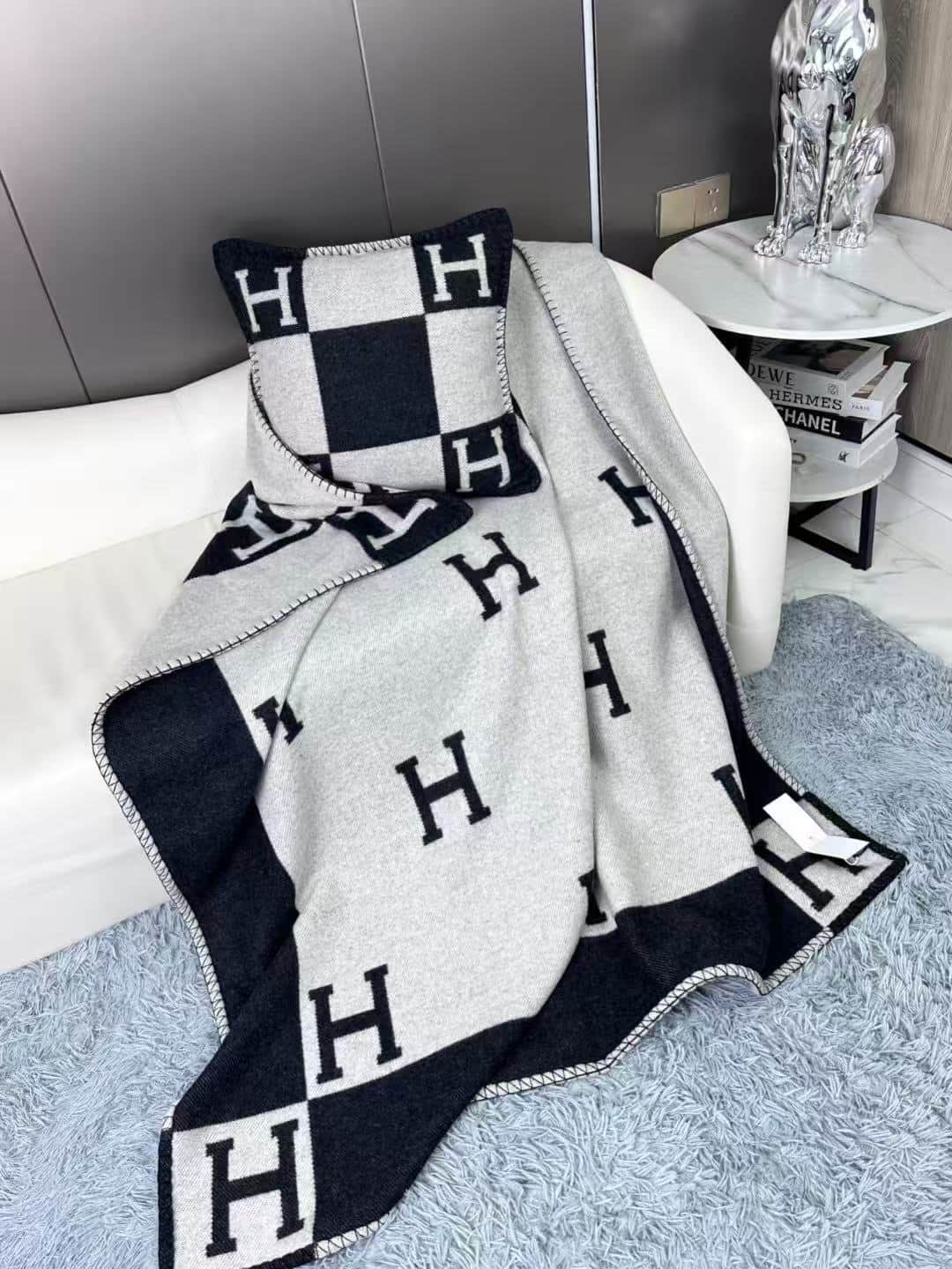 Hermes Avalon throw blanket