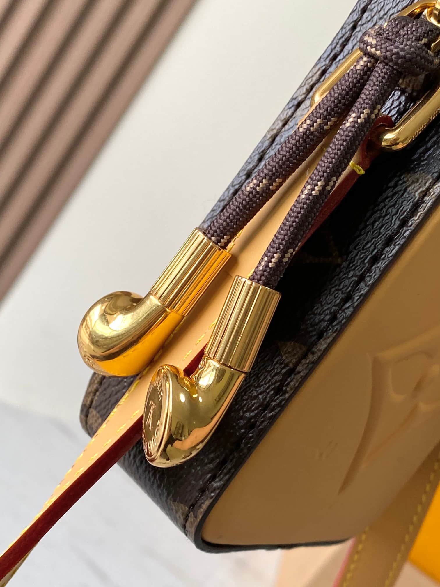 Louis Vuitton Music Player Wearable Wallet Cowhide leather and Monogram coated canvas M14063 TOP