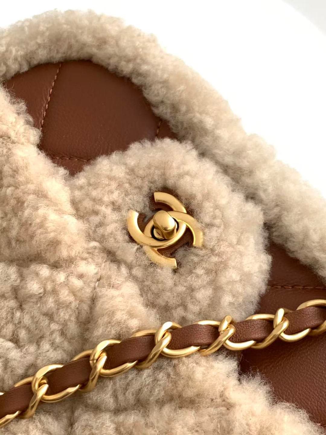 Chanel Mini Shearling Flap Bag in Brown lambskin with beige shearling & Gold-Tone Metal AS5148 A