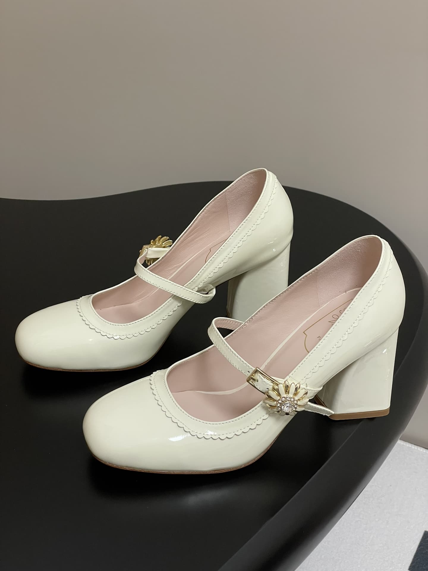 Roger Vivier Tres Vivier Mary Jane Pumps Shoes Women