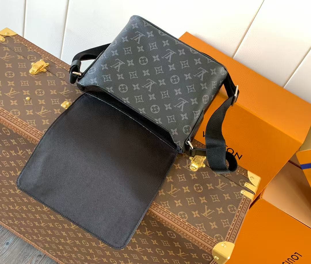 Louis Vuitton DISTRICT PM Monogram Eclipse High
