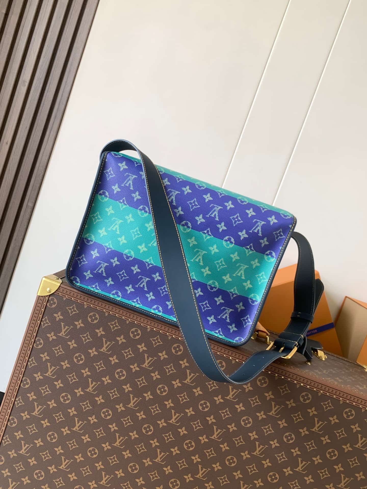 Louis Vuitton Satchel Messenger Monogram Heritage coated canvas M15187 High