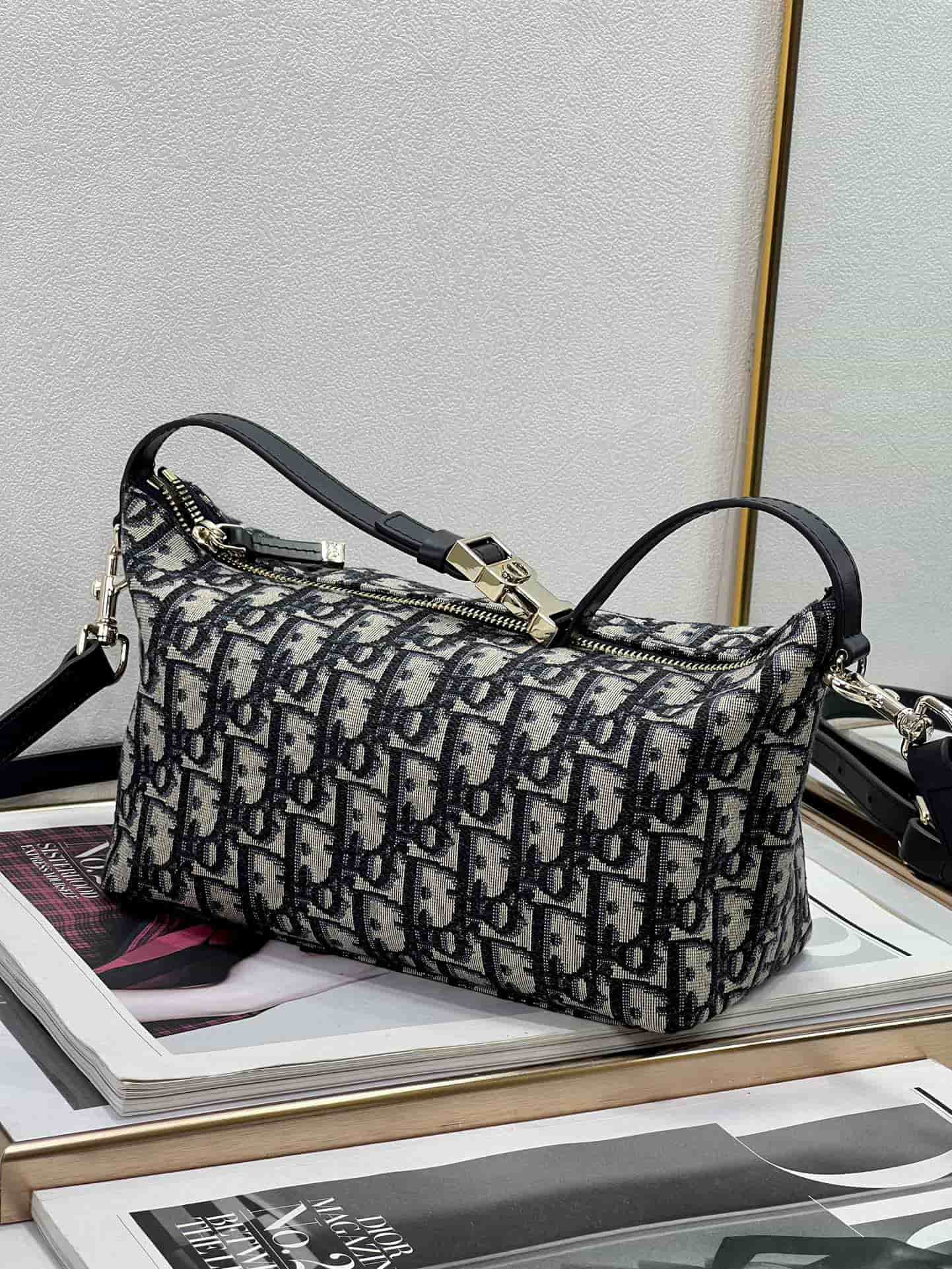 Medium Diortravel Nomad Pouch Blue Dior Oblique Jacquard High