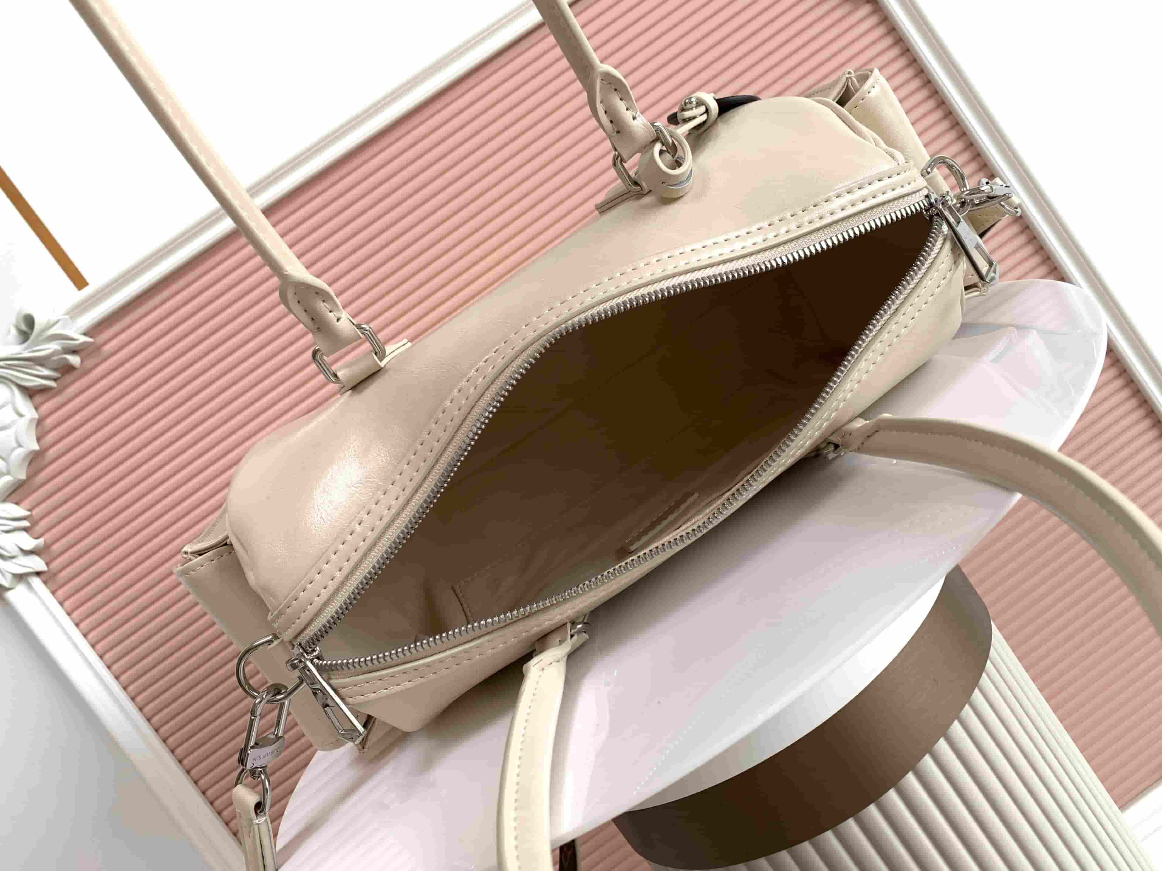 Louis Vuitton Speedy Cargo Vibe Handbag Lambskin Leather M12965 High