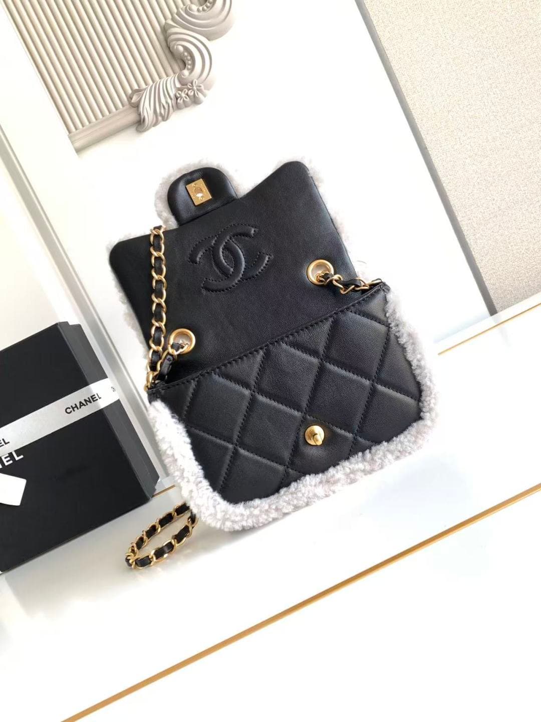 Chanel Mini Shearling Flap Bag in Black lambskin with grey shearling & Gold-Tone Metal AS5148 A