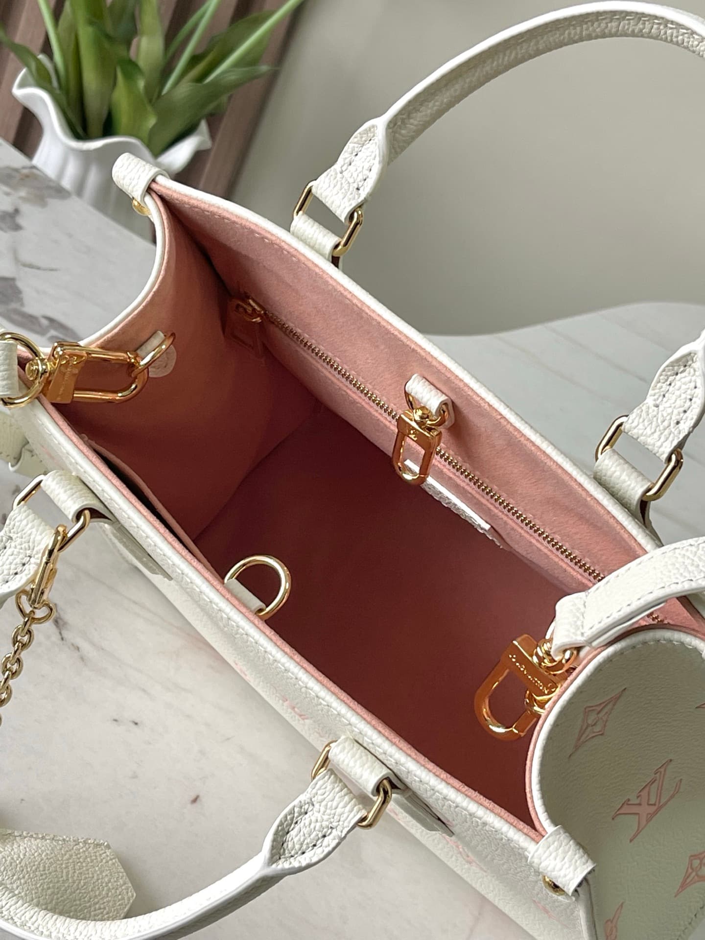 Louis Vuitton OnTheGo PM Milky White/Peach Cowhide leather M28313 High