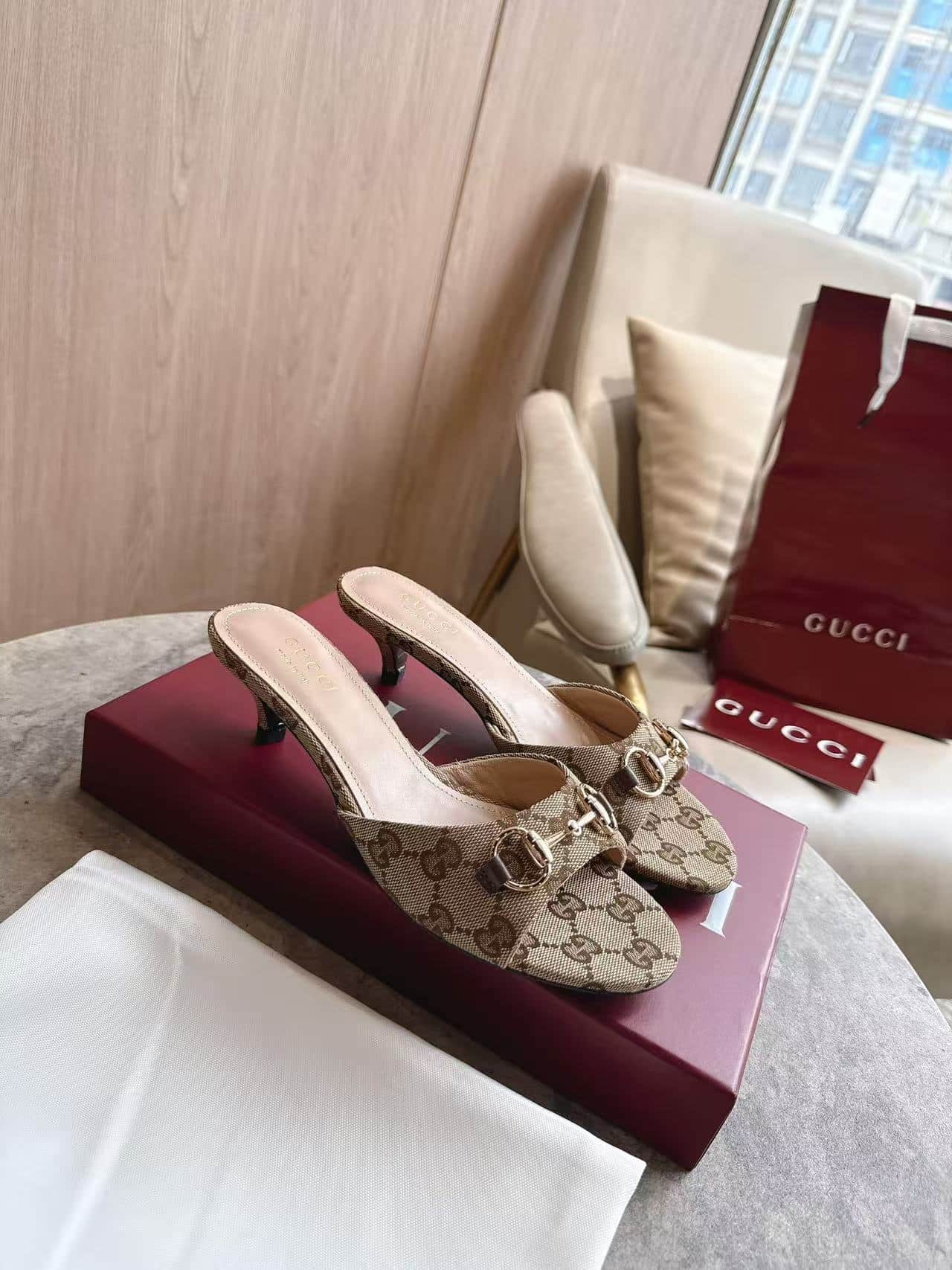 Gucci Women's slide sandal with Horsebit