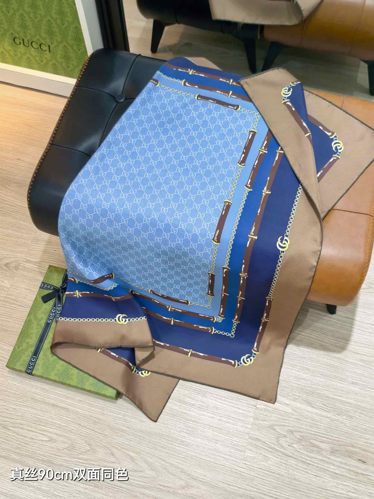 Gucci Printed Silk Twill Carré scarf