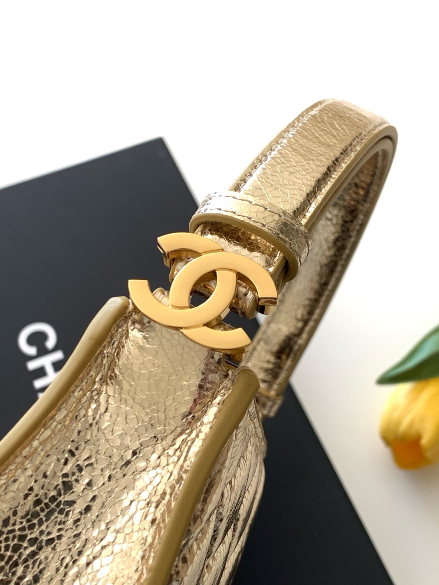 Chanel evening bag AS6045 lambskin & gold-tone metal gold high