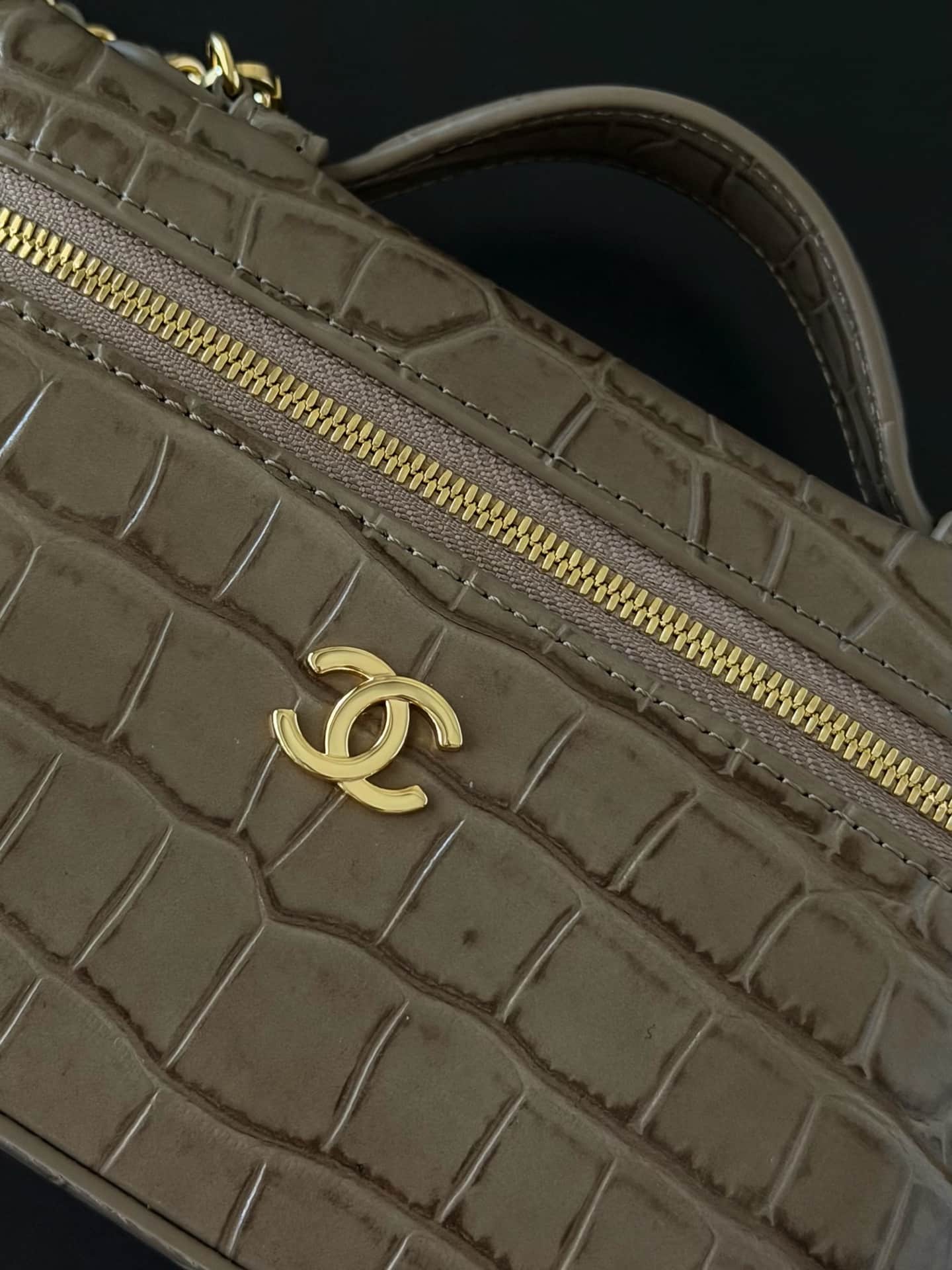 Chanel Small Vanity with chain Crocodile Embossed Calfskin & Gold-Tone Metal Dark Khaki  AS5346 A