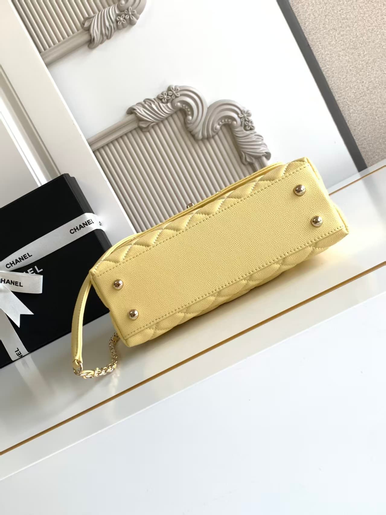 SMALL FLAP BAG WITH TOP HANDLE Grained Calfskin Yellow-binding Gold Metal High