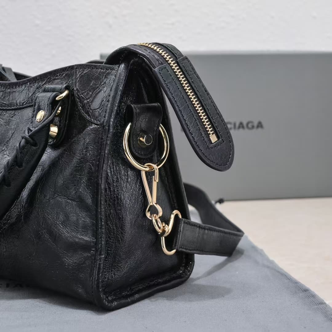 WOMEN'S LE CITY Small BAG Gold Metal Black High