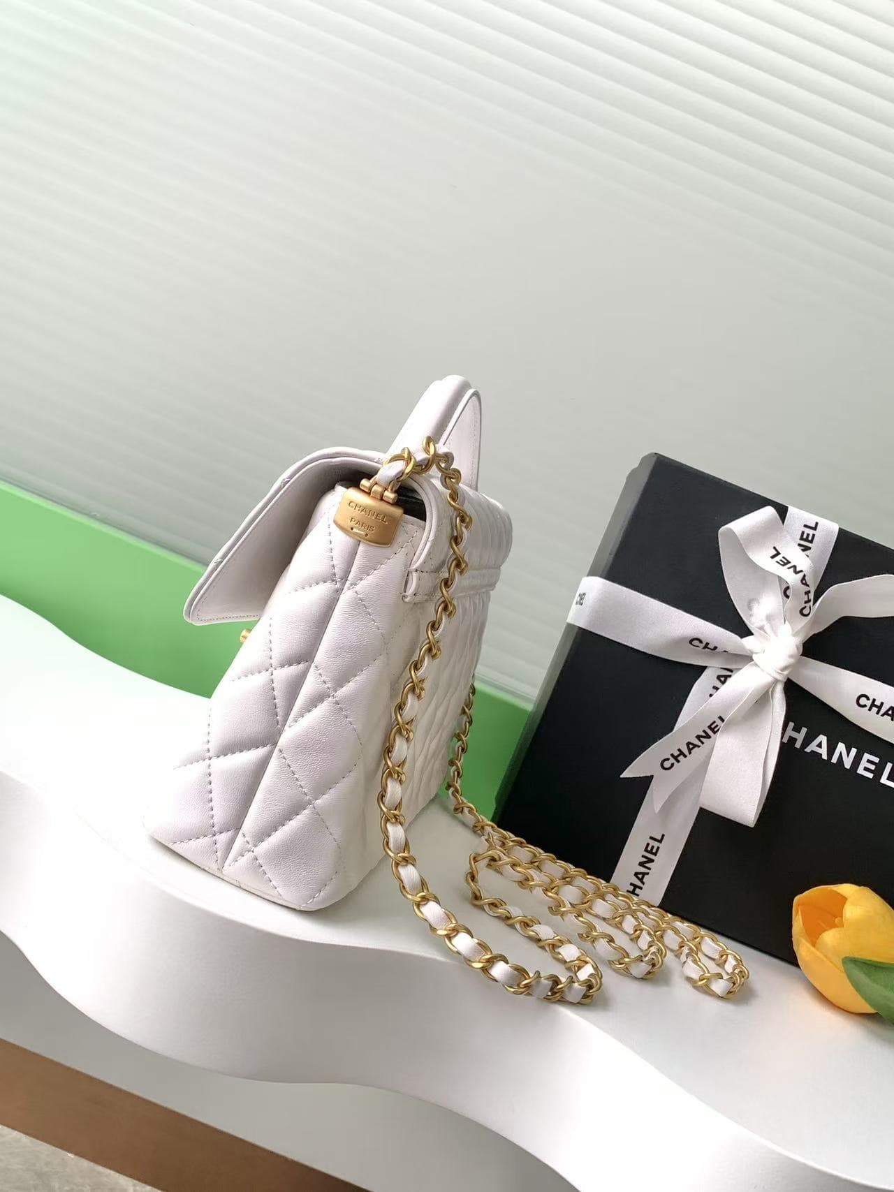 FLAP BAG WITH TOP HANDLE Lambskin Gold-Metal AS5356 White A