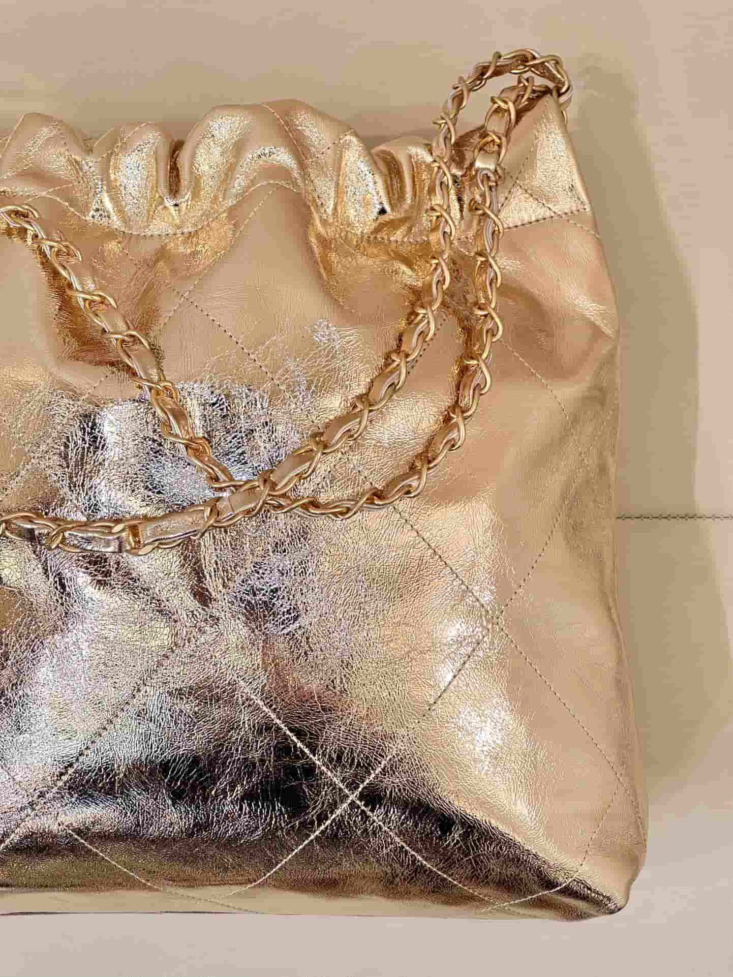Chanel 22 Small handbag Metallic Calfskin & gold-tone metal AS3260 Champagne TOP