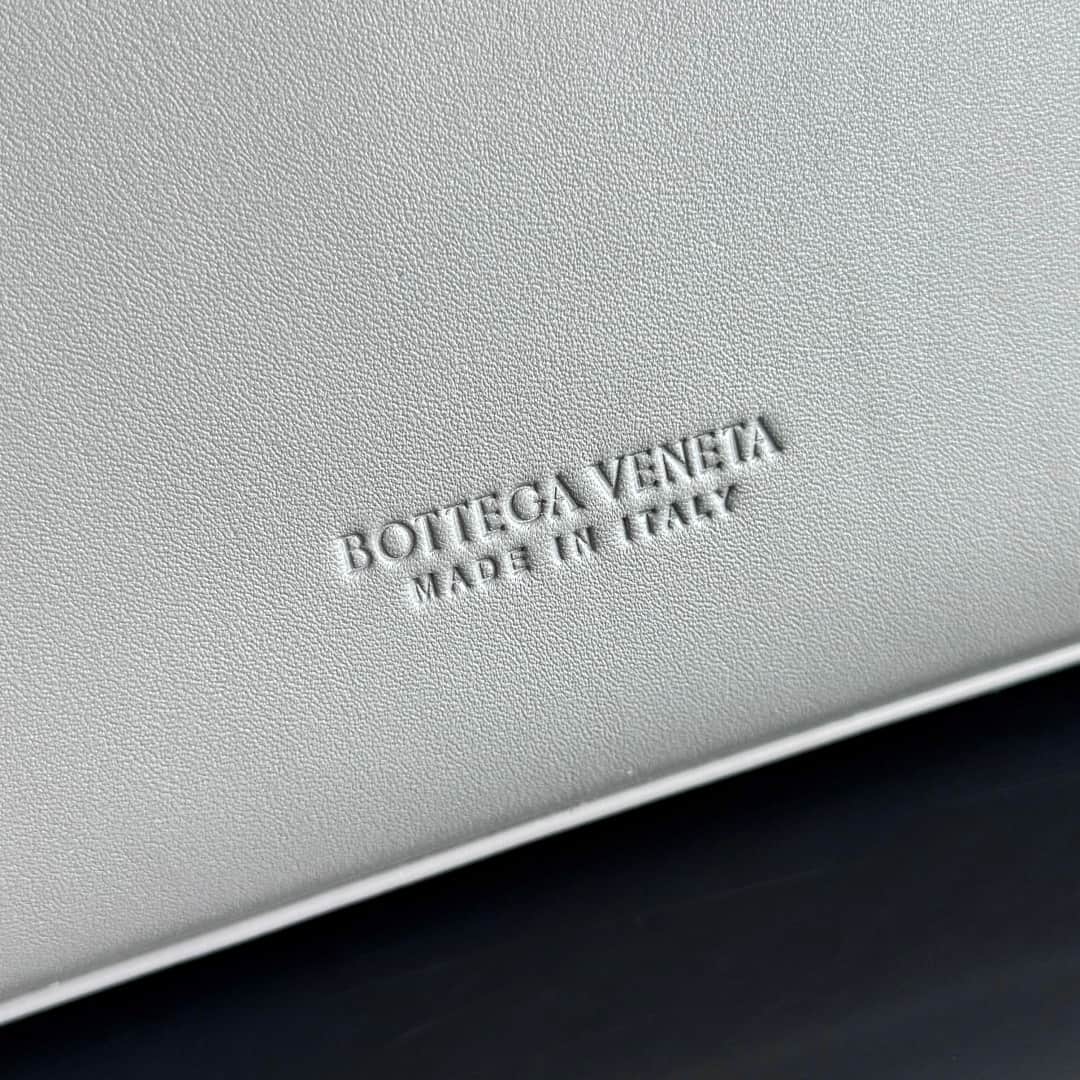 Bottega Veneta Andiamo tote bag in grey calfskin leather TOP