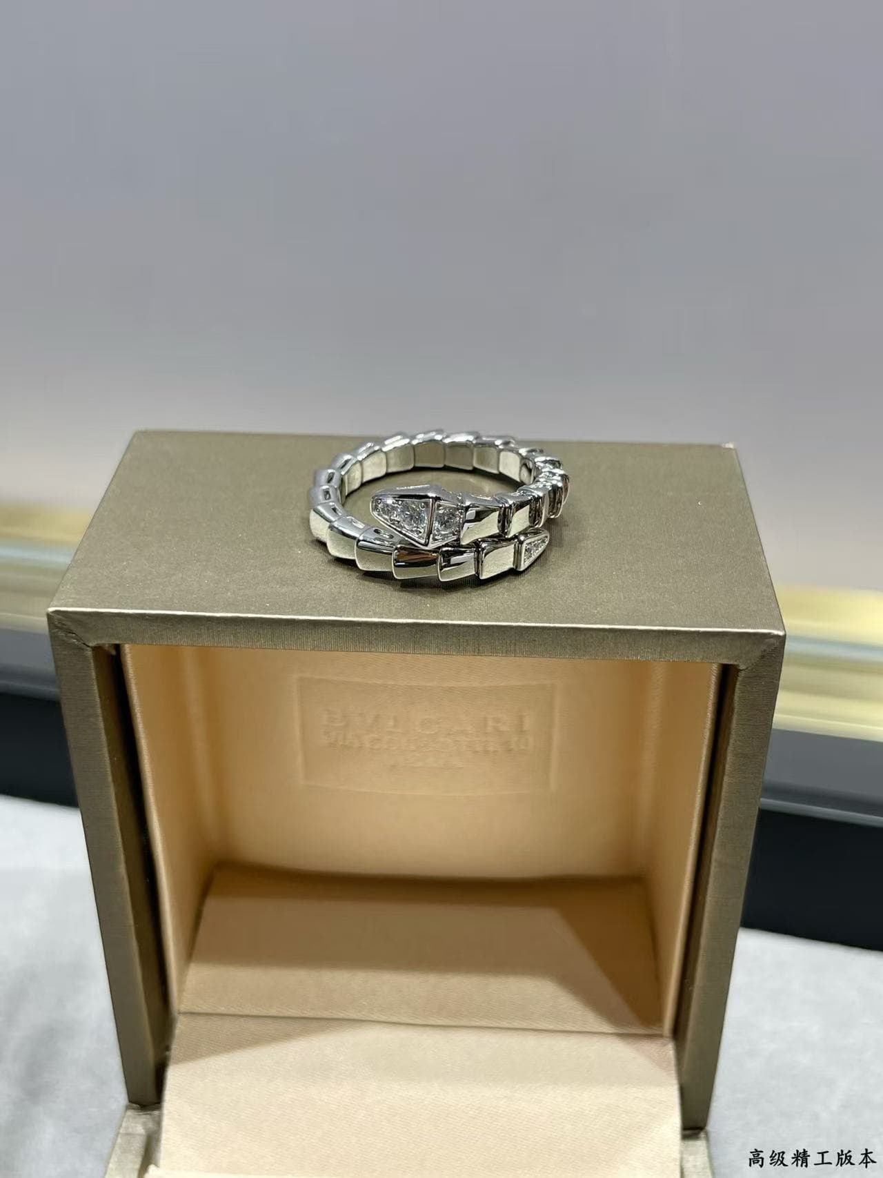 BVLGARI V- gold Serpenti Scaglie Ring High
