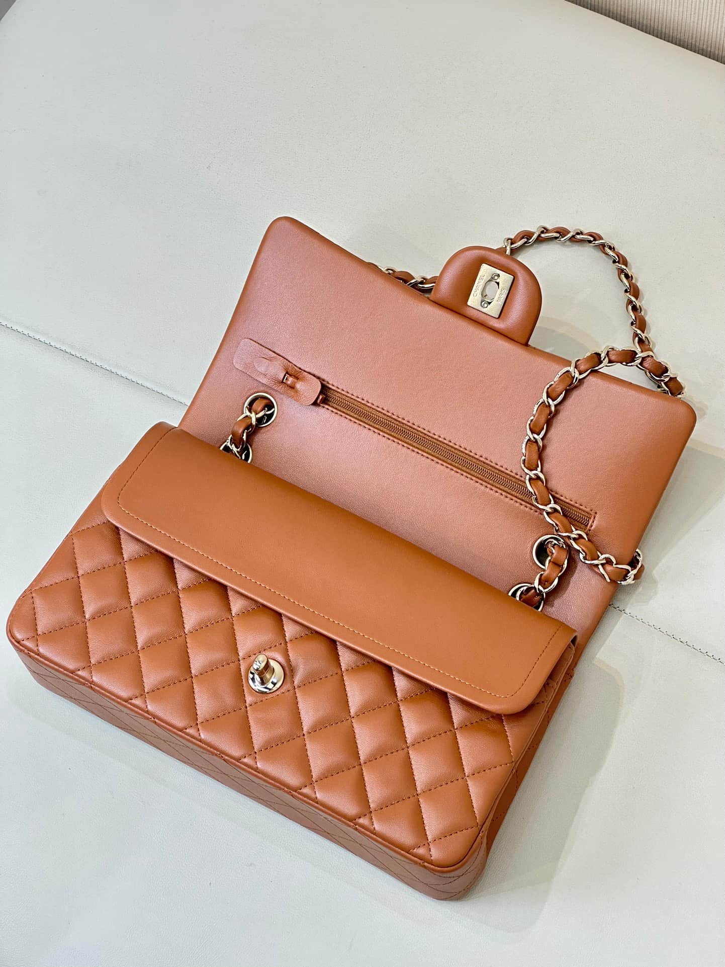 Chanel Medium CLASSIC HANDBAG Lambskin Gold-Tone Metal caramel TOP