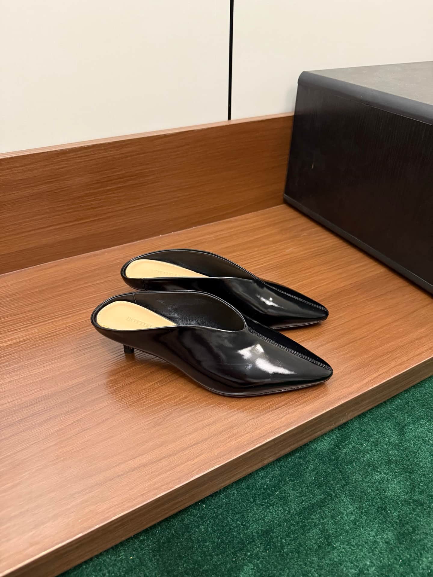 Bottega Veneta Vesta Leather Mules Women