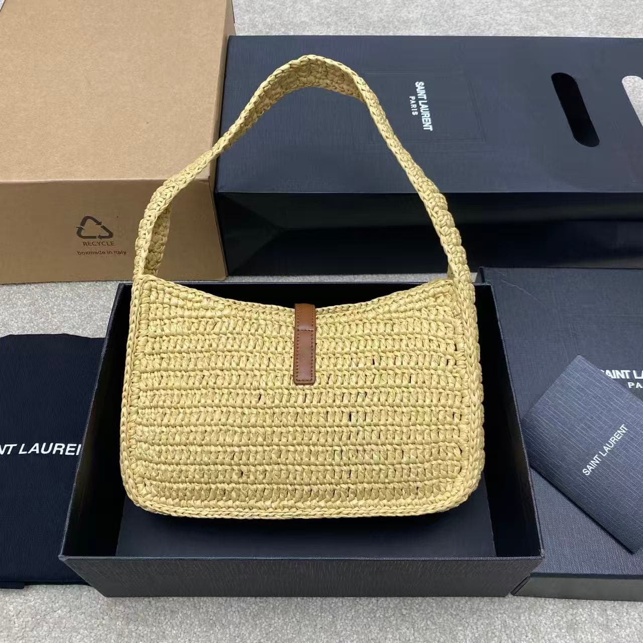 Saint Laurent Le 5 à 7 shoulder bag in natural raffia