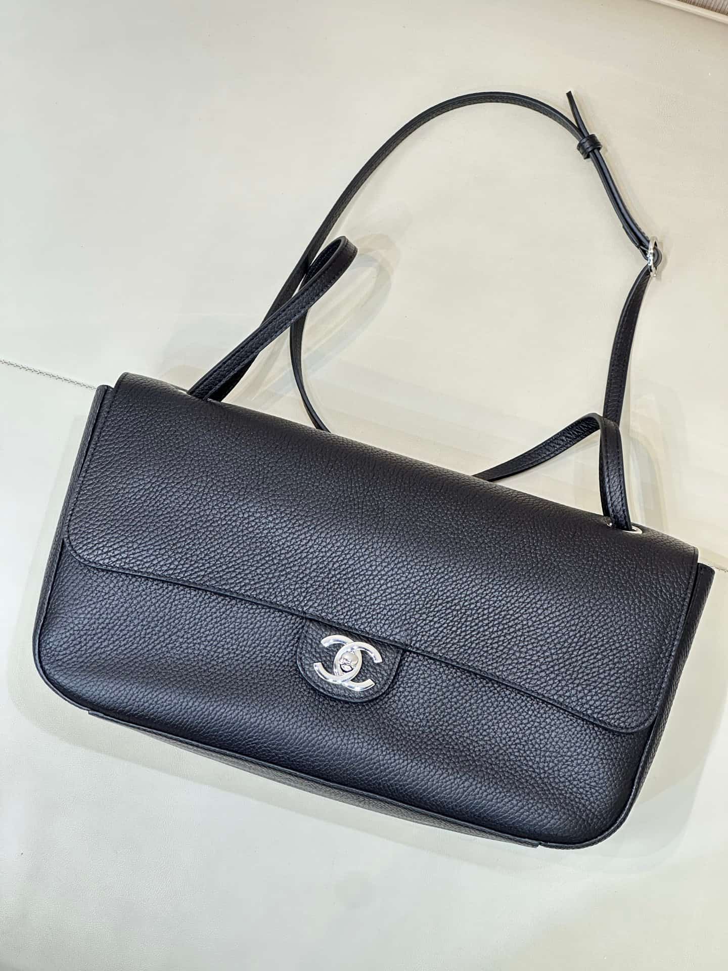 Chanel Maxi Flapbag Grained Calfskin & Silver-Tone Metal Black AS6231 TOP