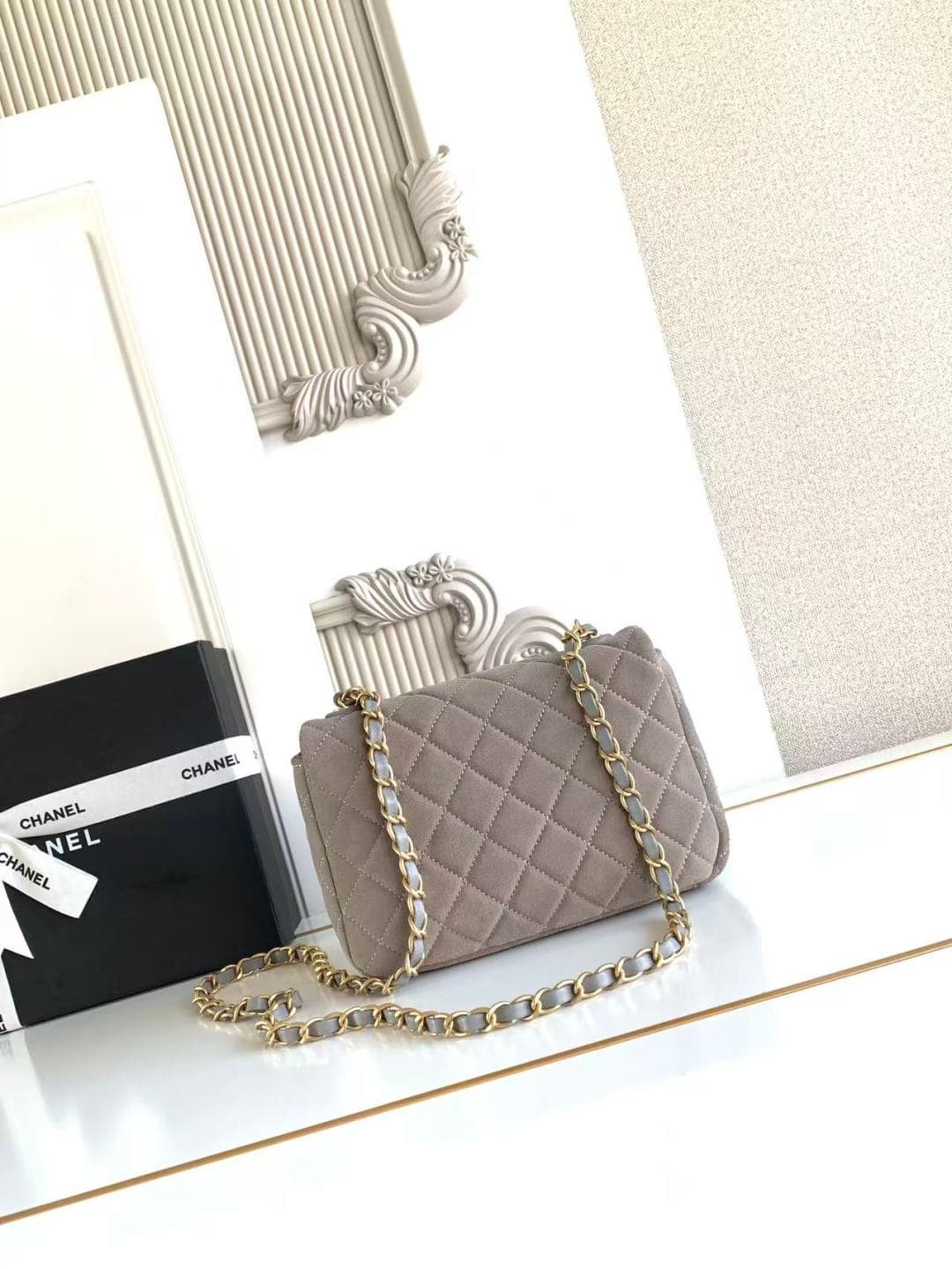 Chanel Classic Flap bag in Grey Suede & Gold-Tone Metal AS5989 A