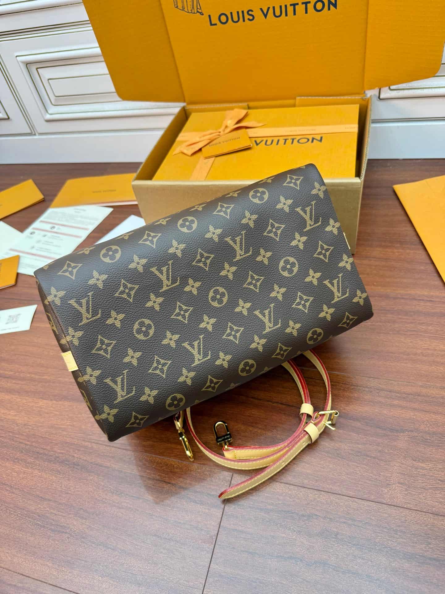 Louis Vuitton Speedy Bandoulière 30 Monogram coated canvas M46980 TOP
