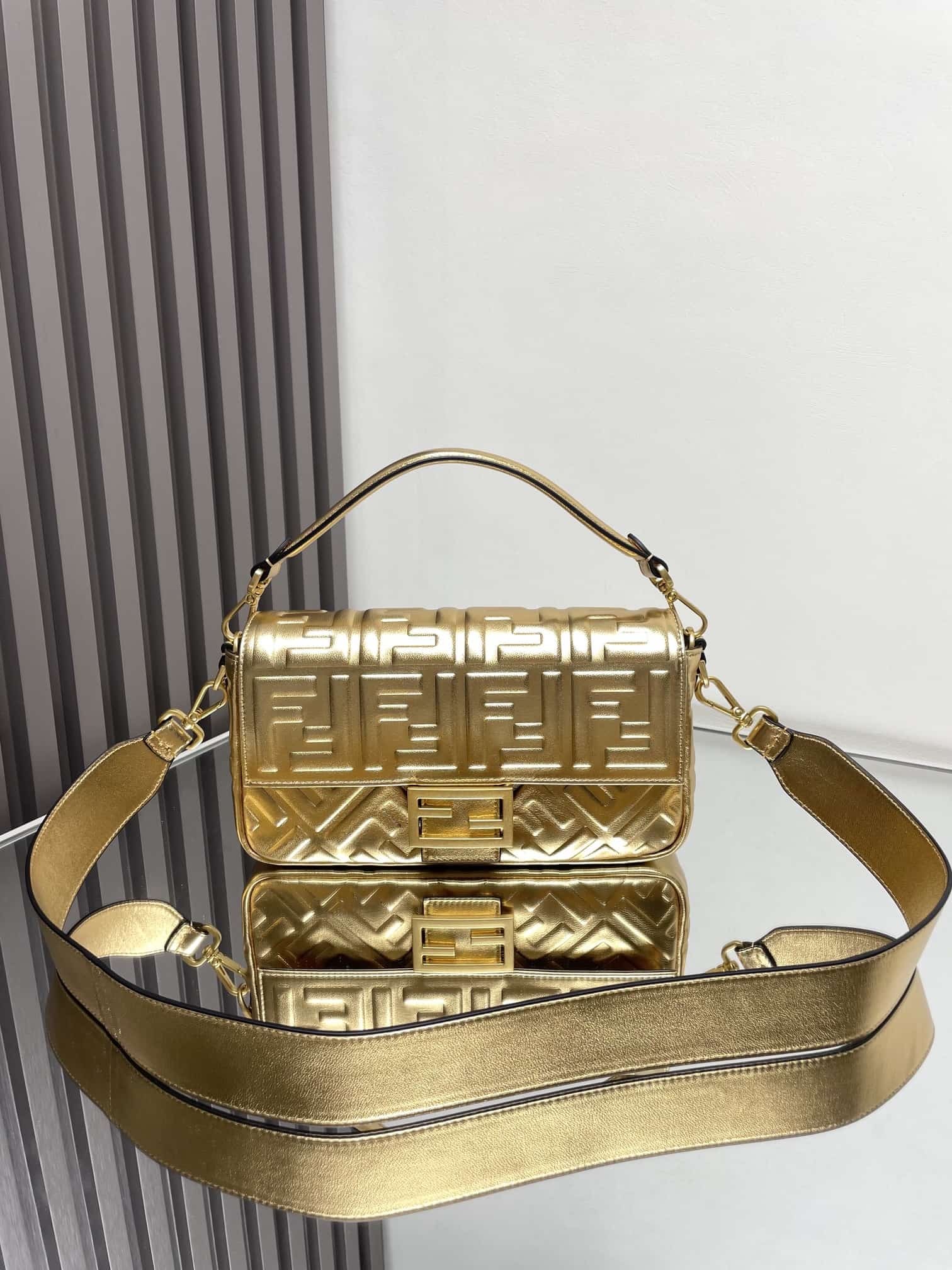 BAGUETTE leather bag Gold High