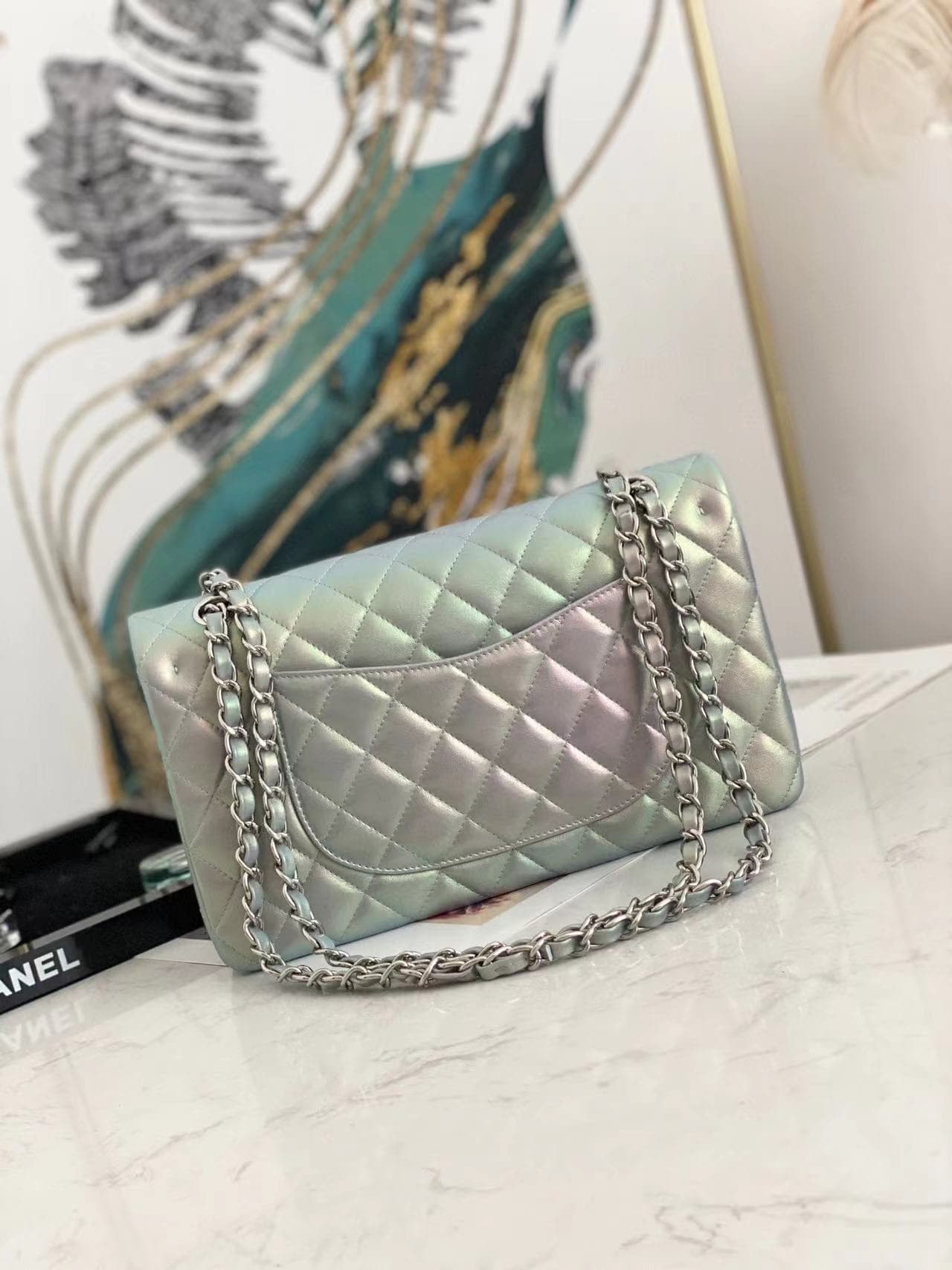 Medium CLASSIC HANDBAG Iridescent Lambskin & Silver-Tone Metal Green A