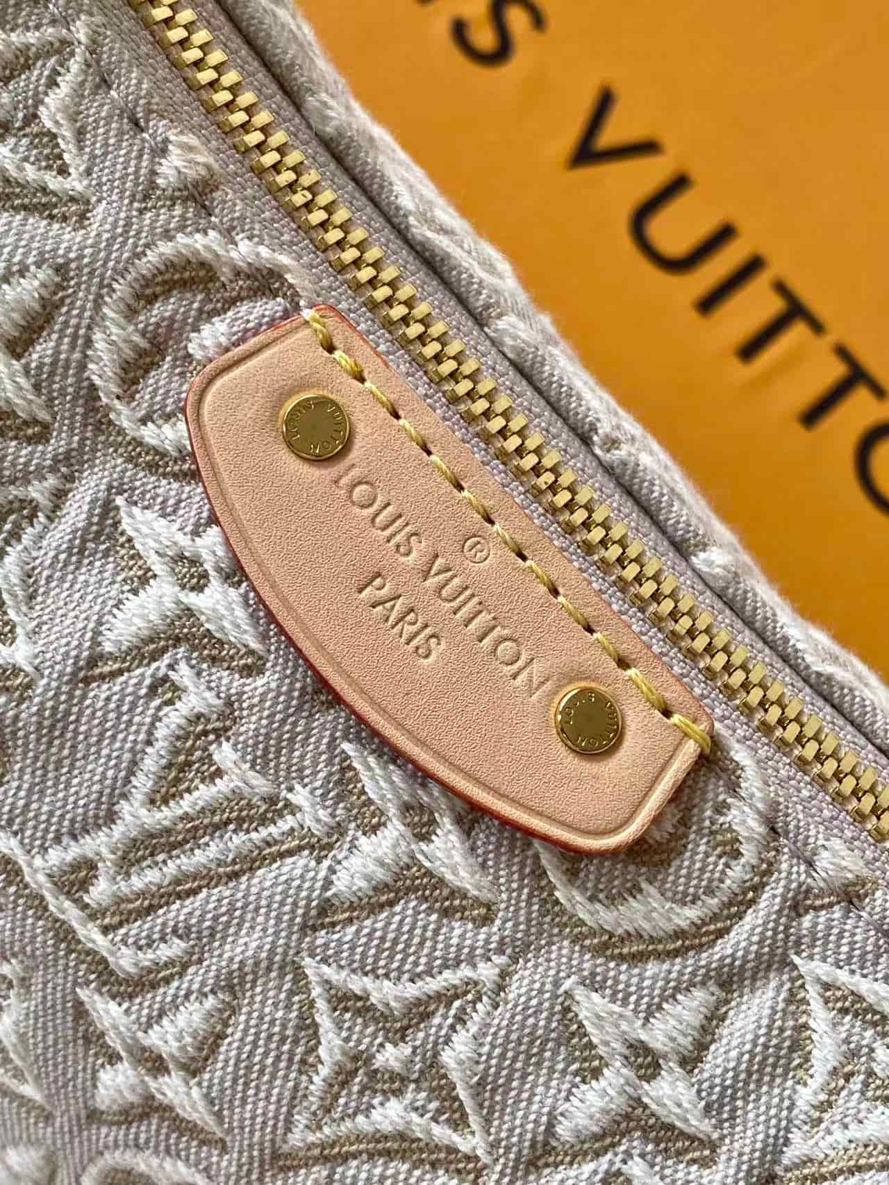 Louis Vuitton Pochette Hills Monogram Emblème Peuplier M29879 High