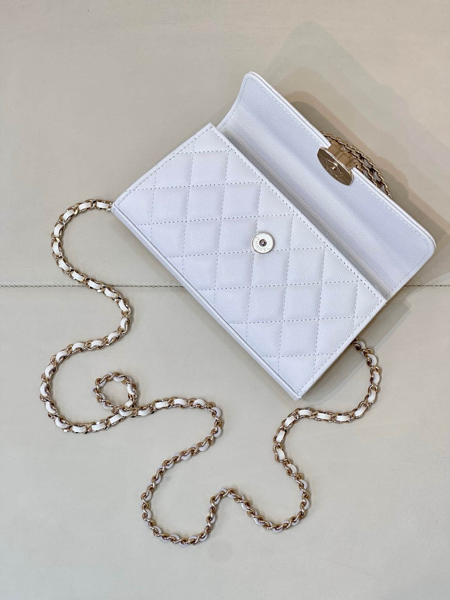 Chanel Clutch with chain Grained Calfskin&Gold-Tone Metal White AP3238 TOP