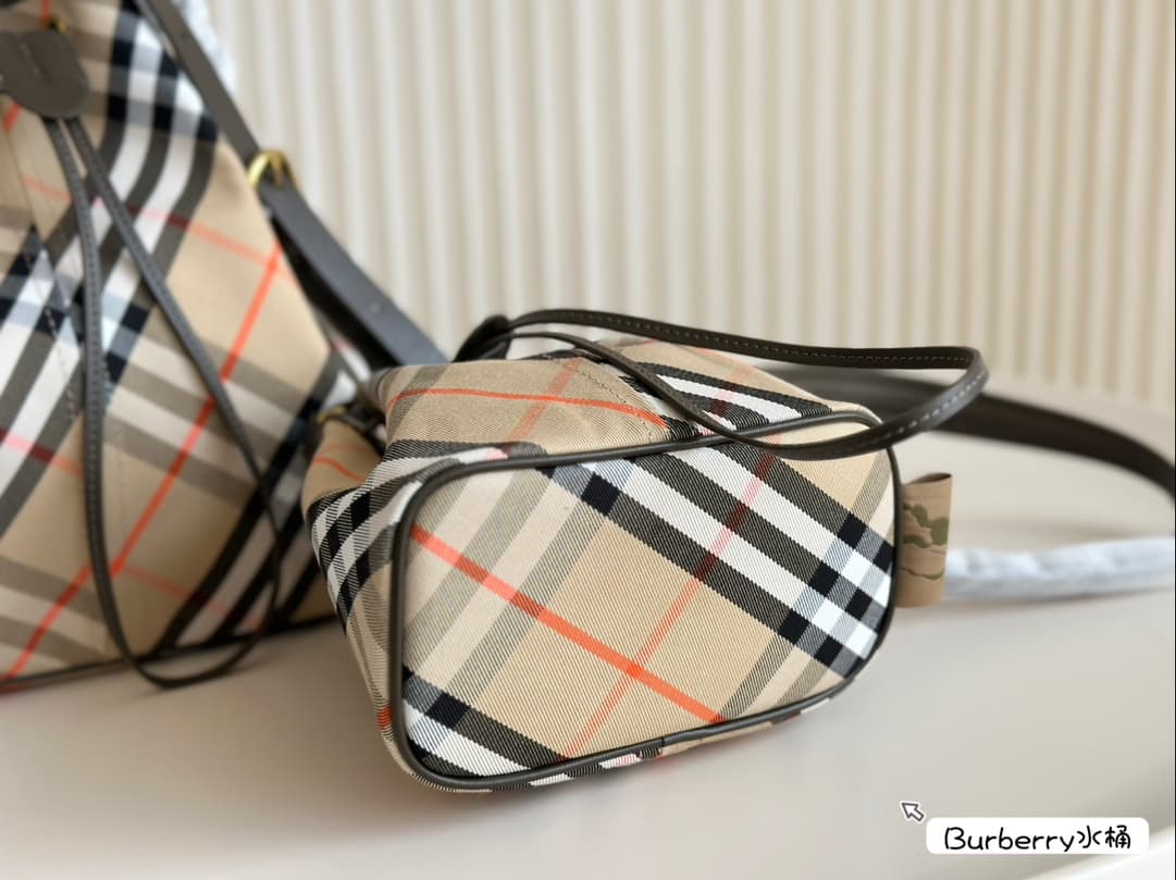 Burberry Check Bucket Bag Beige/Lichen